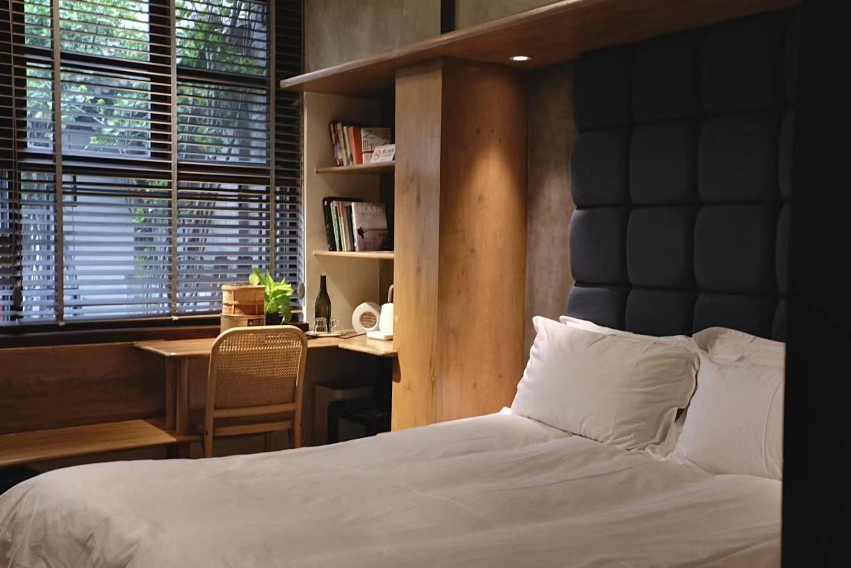 Courtyard Room