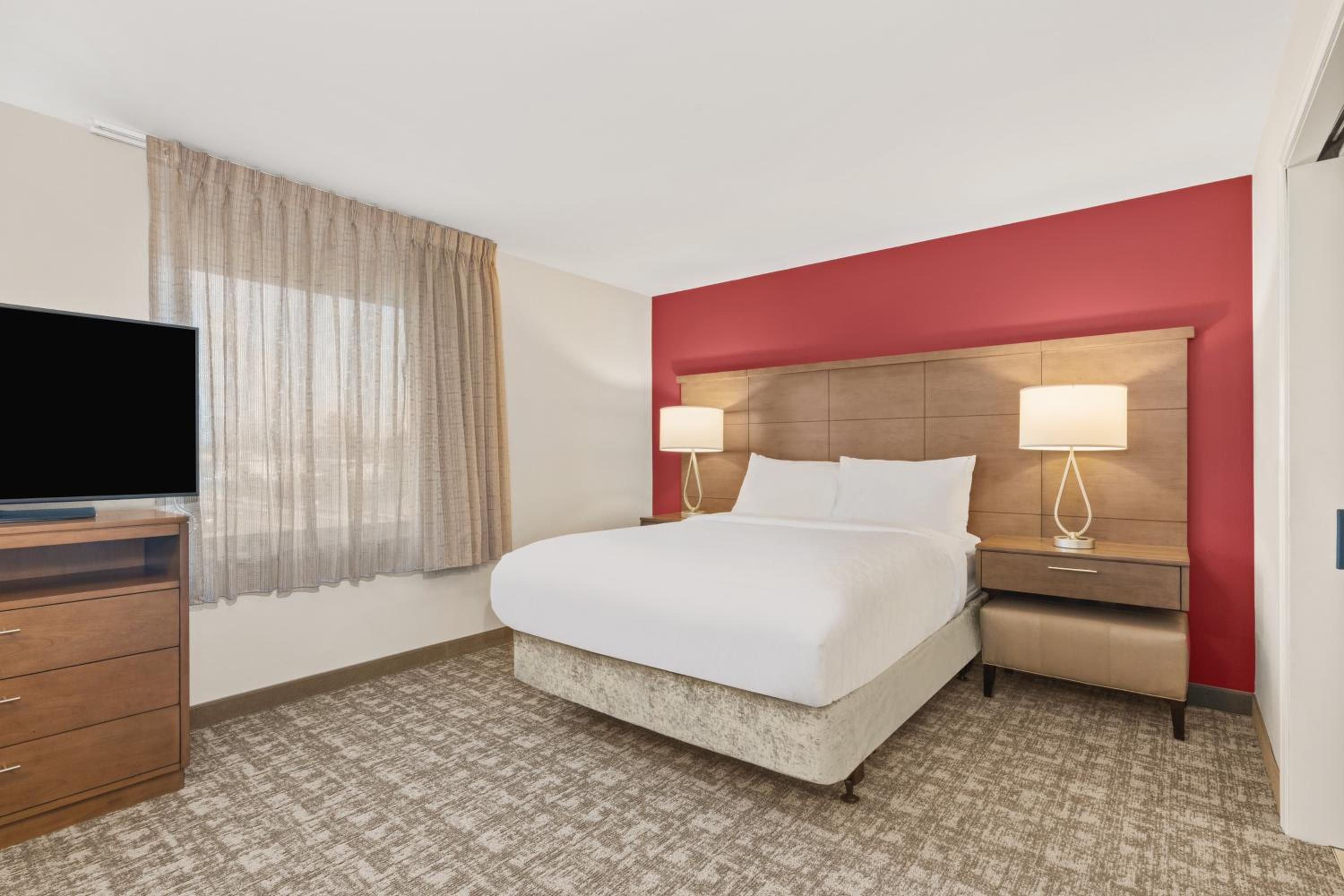 Queen Studio Suite - Photo 10