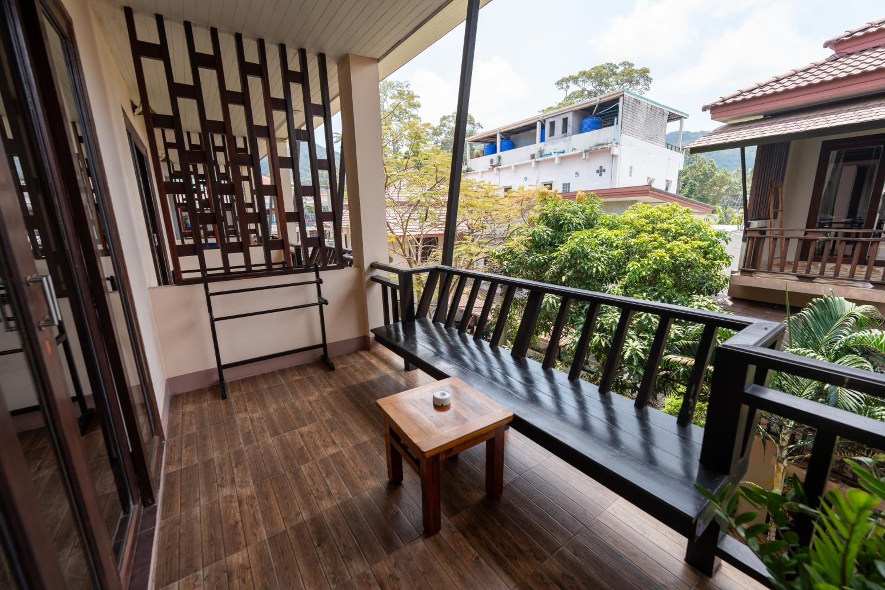 Superior Twin Room - Street Side Building - Photo 10