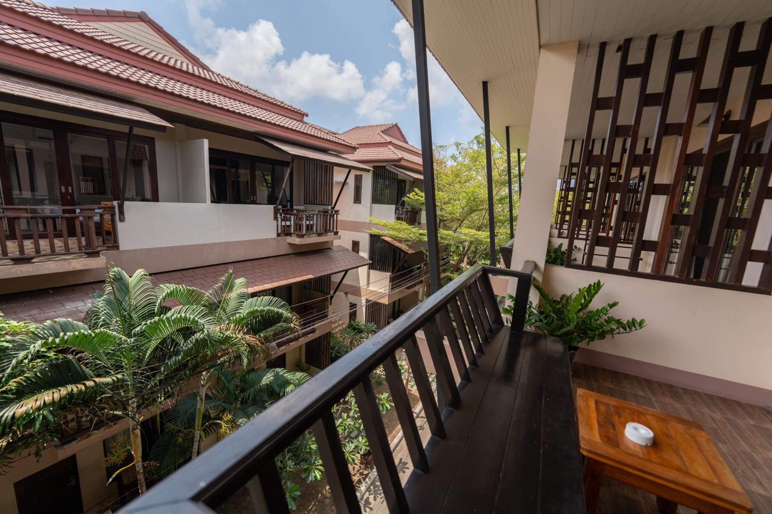 Superior Double Room - Street Side Building