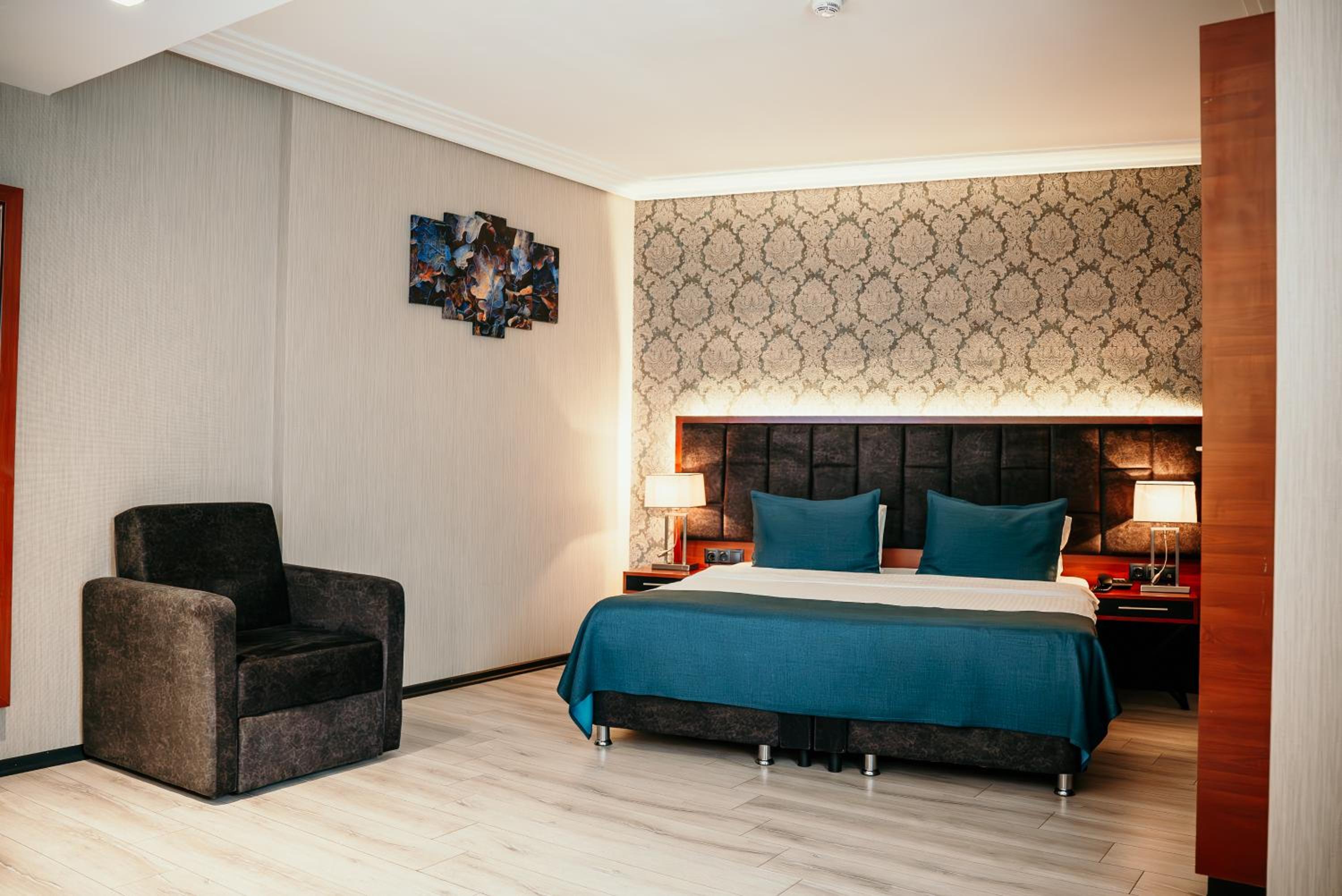 Deluxe Suite photo 1