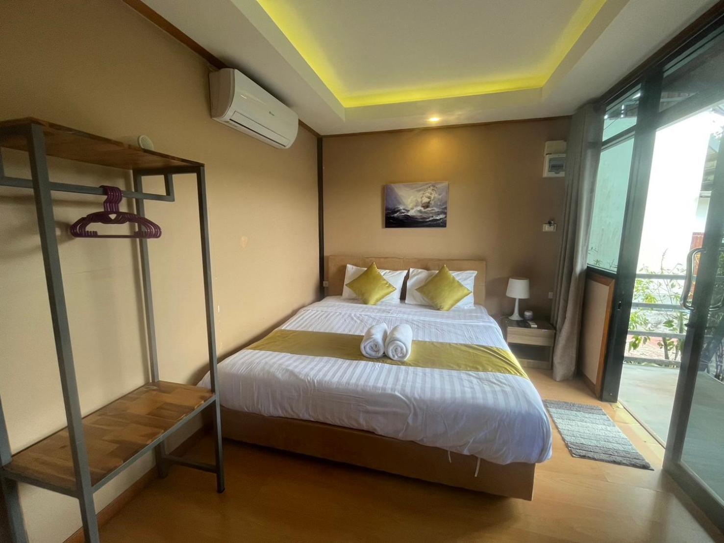 Double Room with Balcony - Photo 4