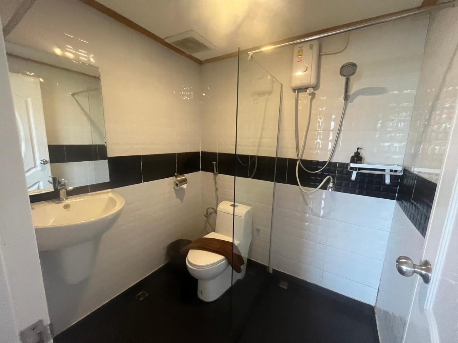 Double Room with Balcony - Photo 17