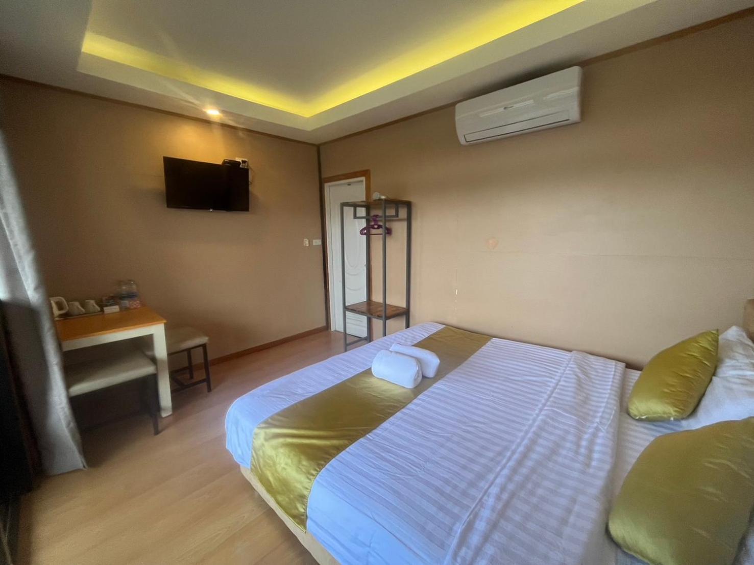 Double Room with Balcony - Photo 18