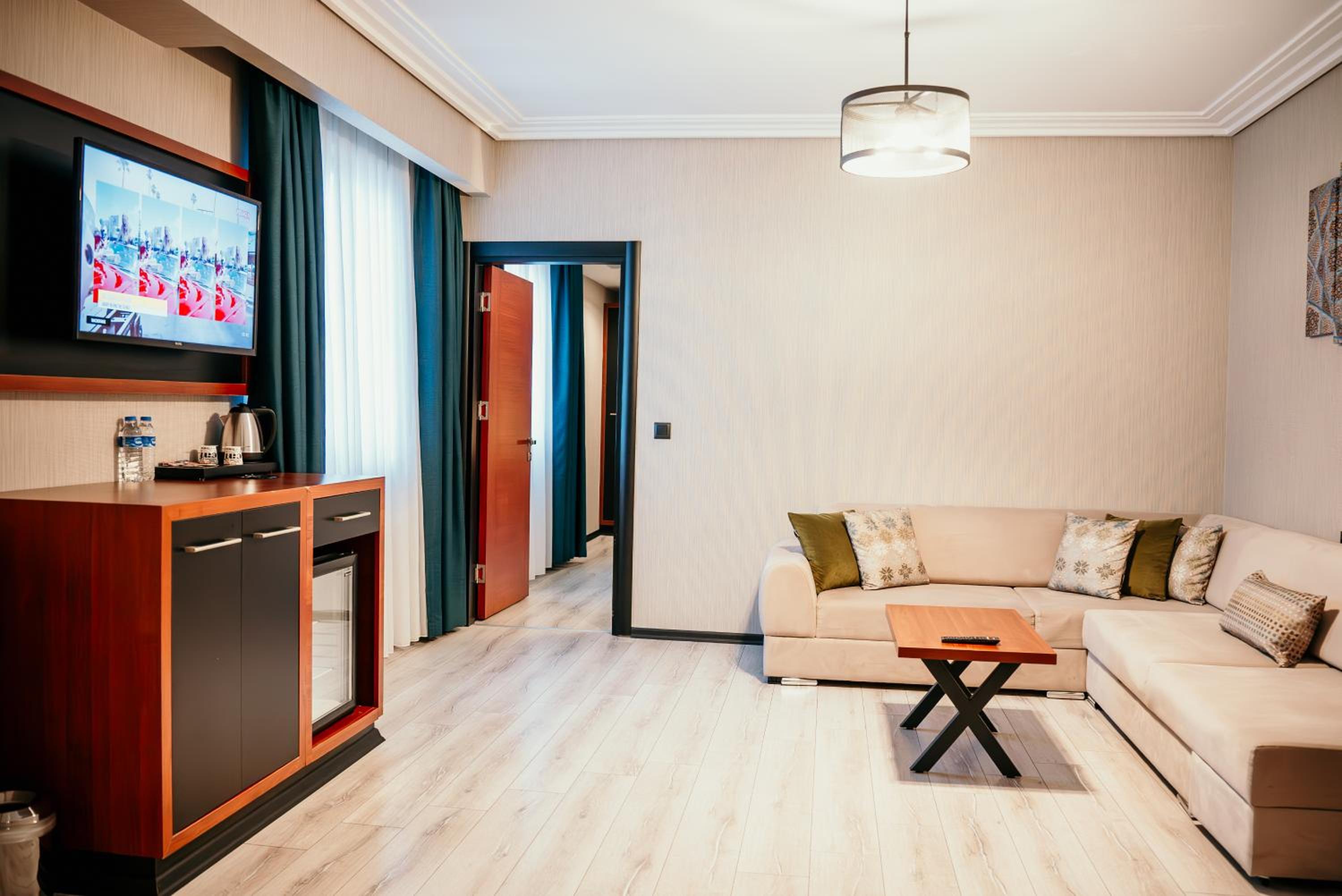 Deluxe Suite photo 3