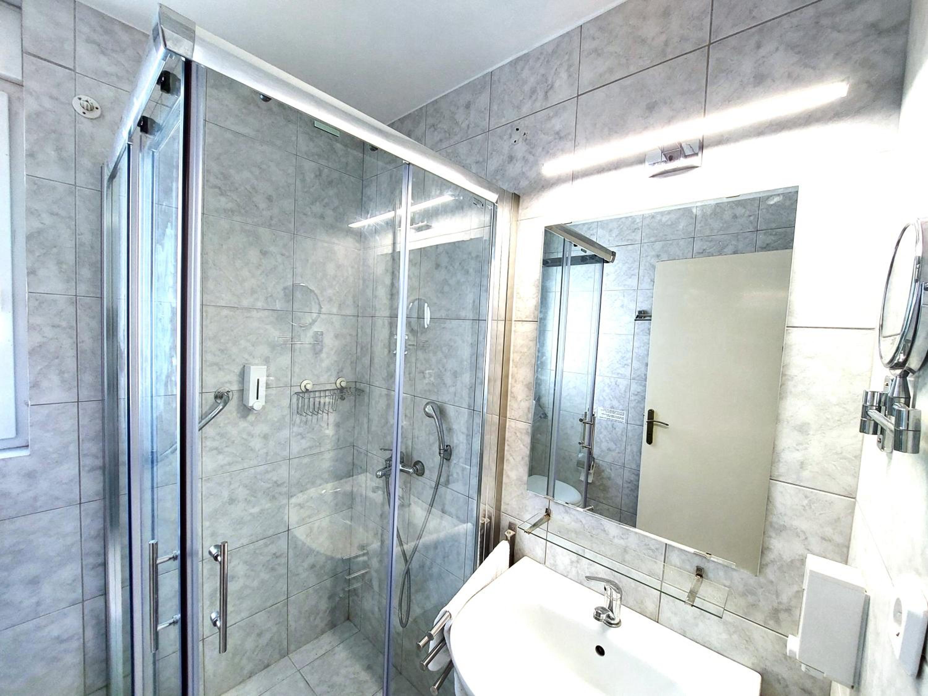 Triple bed Studio with Side Sea View - Photo 5