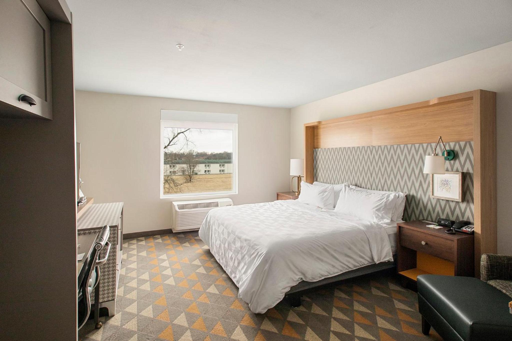 King Room - Mobility Access/Roll in Shower - Non-Smoking