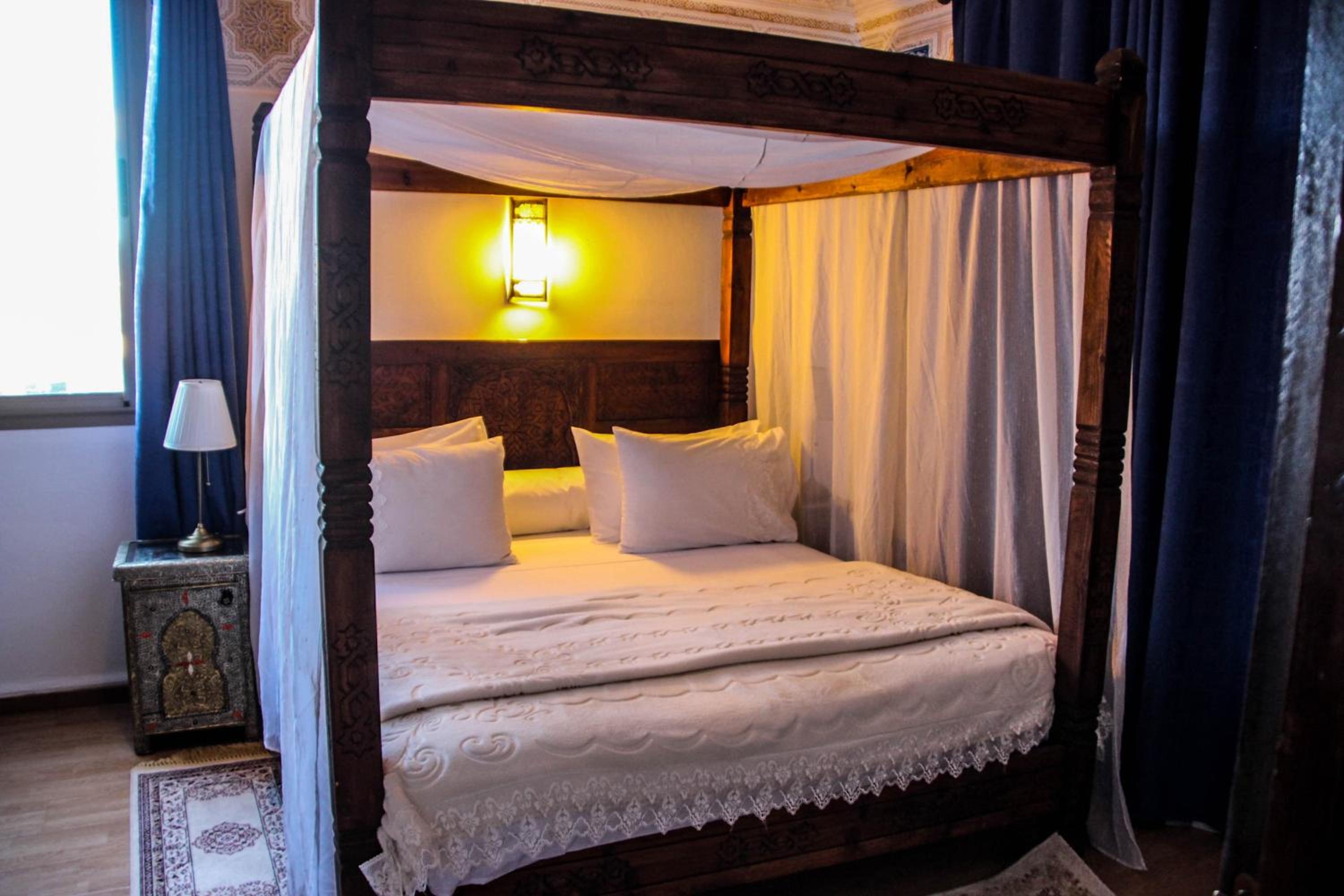 King Suite with Balcony - Photo 2