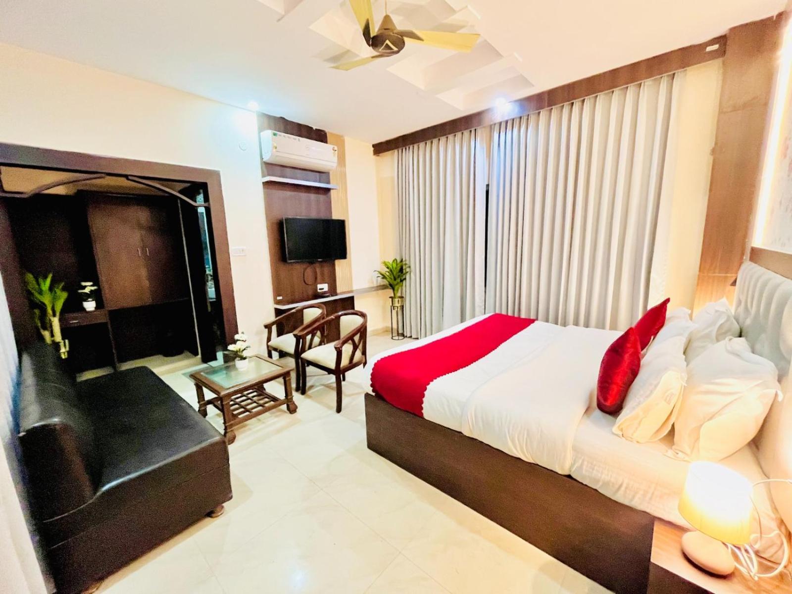 Deluxe Double Room (2 Adults + 1 Child)