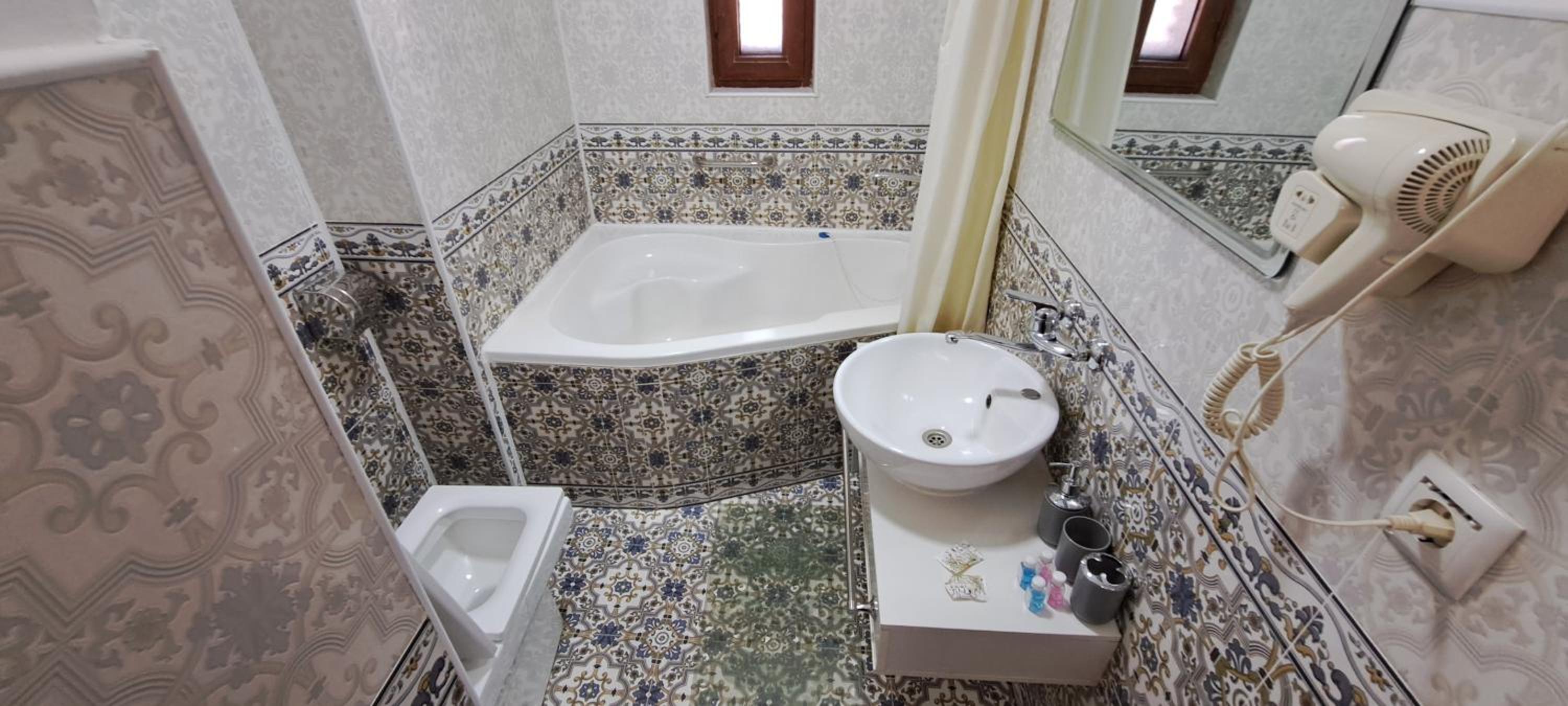 Family Room with Private Bathroom photo 3