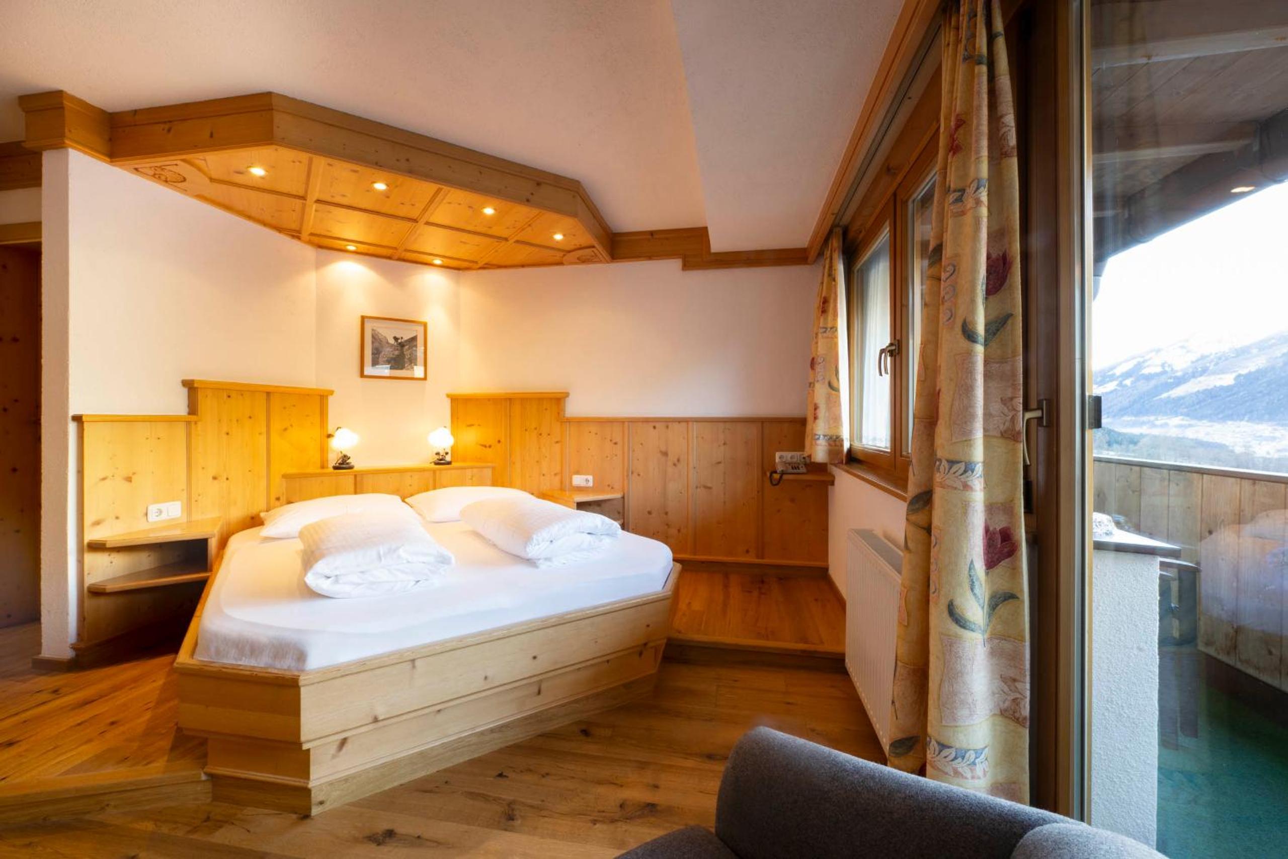 Deluxe Double or Twin Room photo 2
