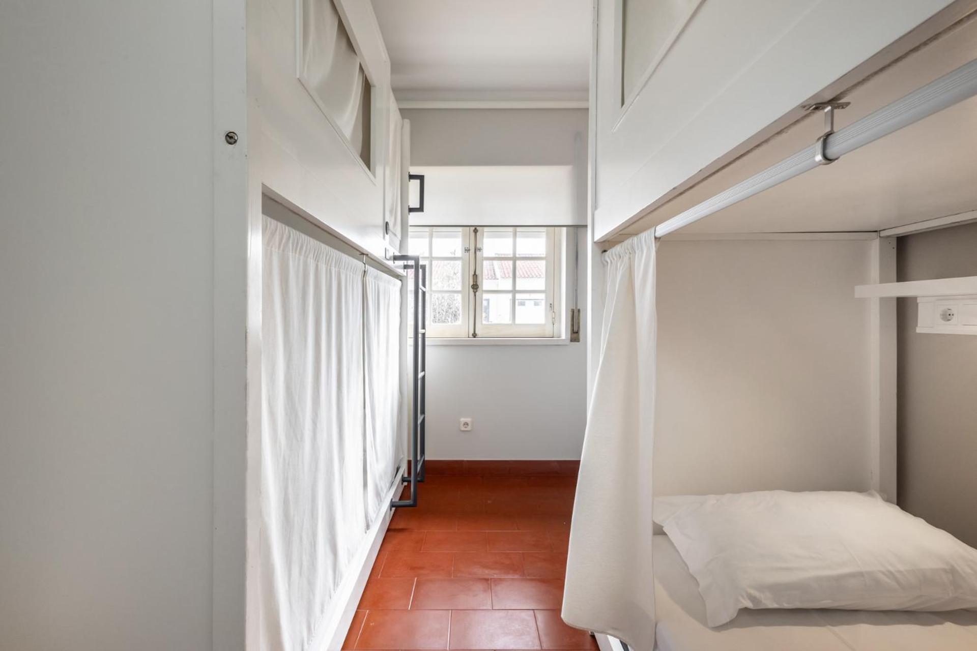 4-Bed Mixed Dormitory Room photo 3