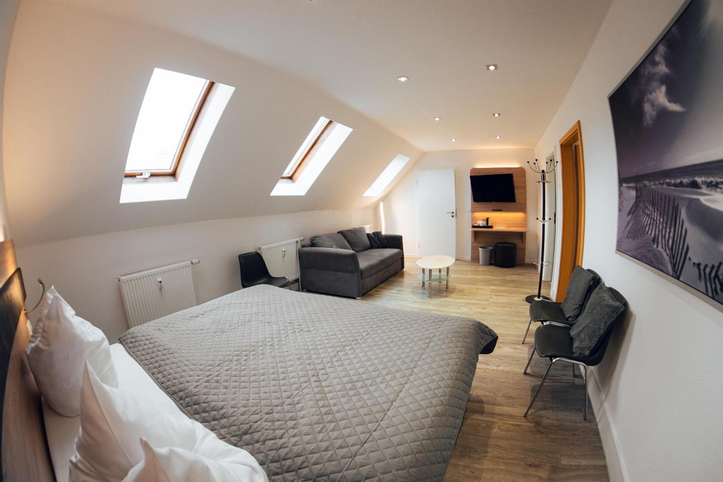One-Bedroom Suite - Photo 33