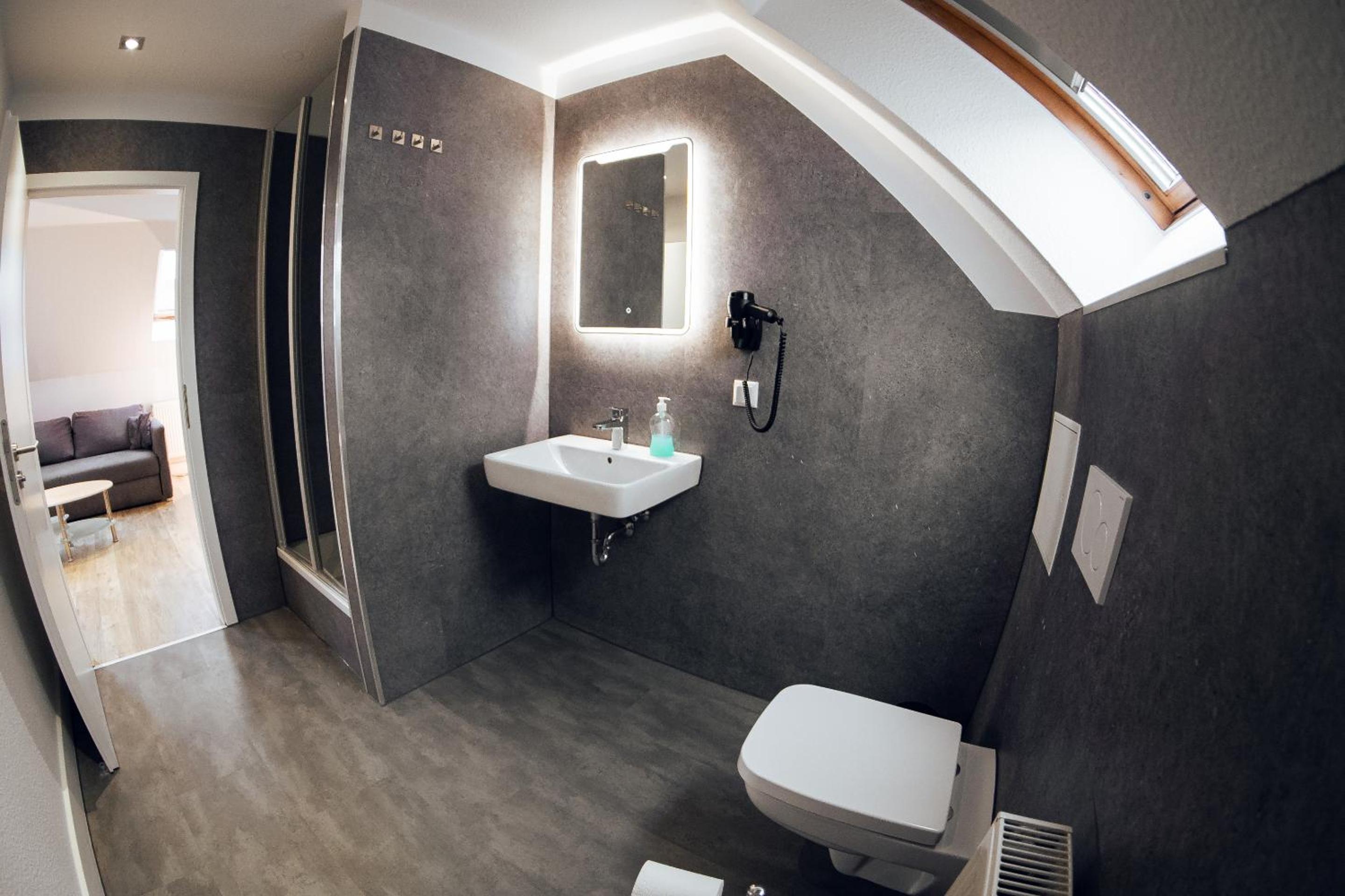 One-Bedroom Suite - Photo 34