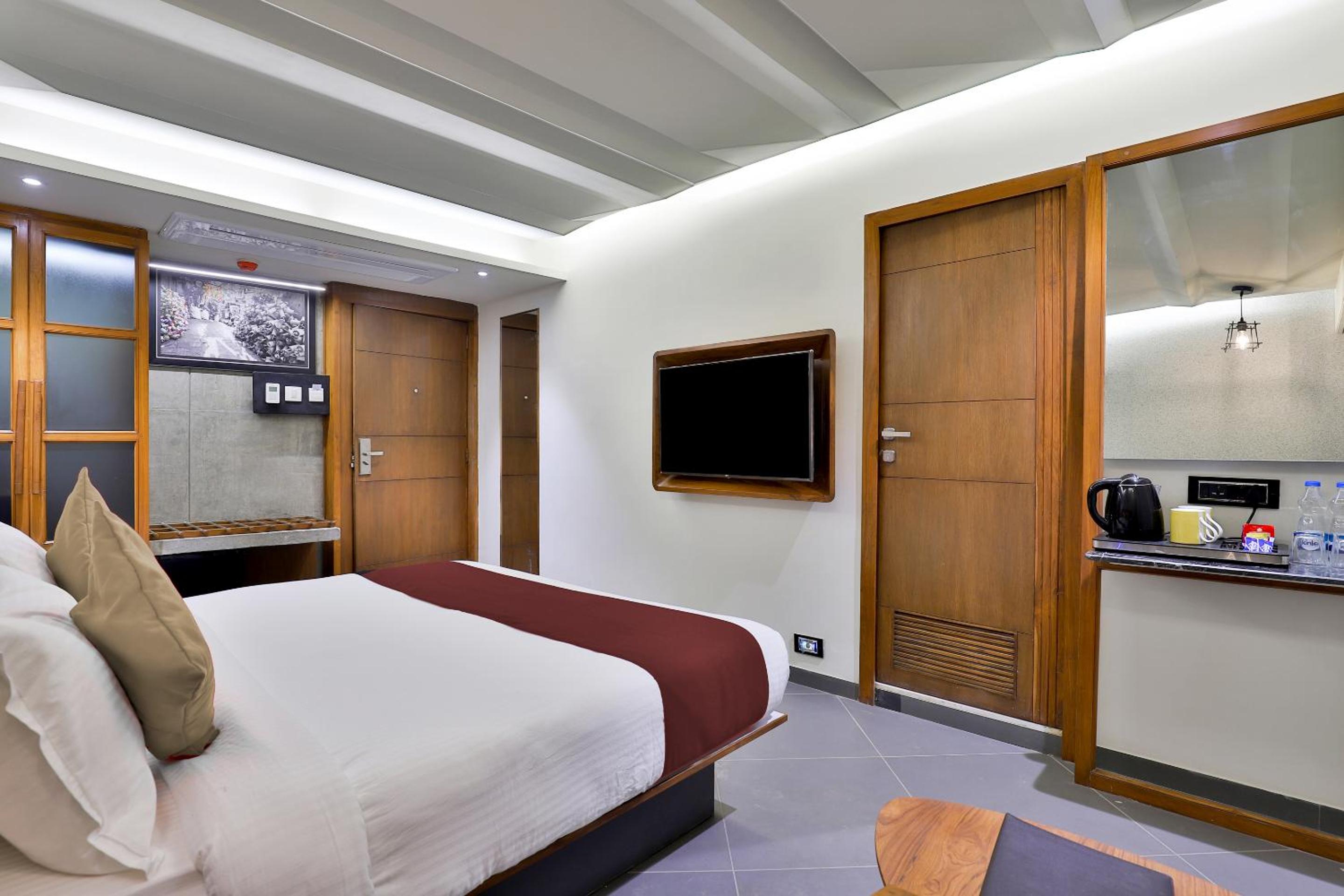 Deluxe Double Room (Avail to extend check-in early as 11 AM and check-out late as 3 PM at extra charges)