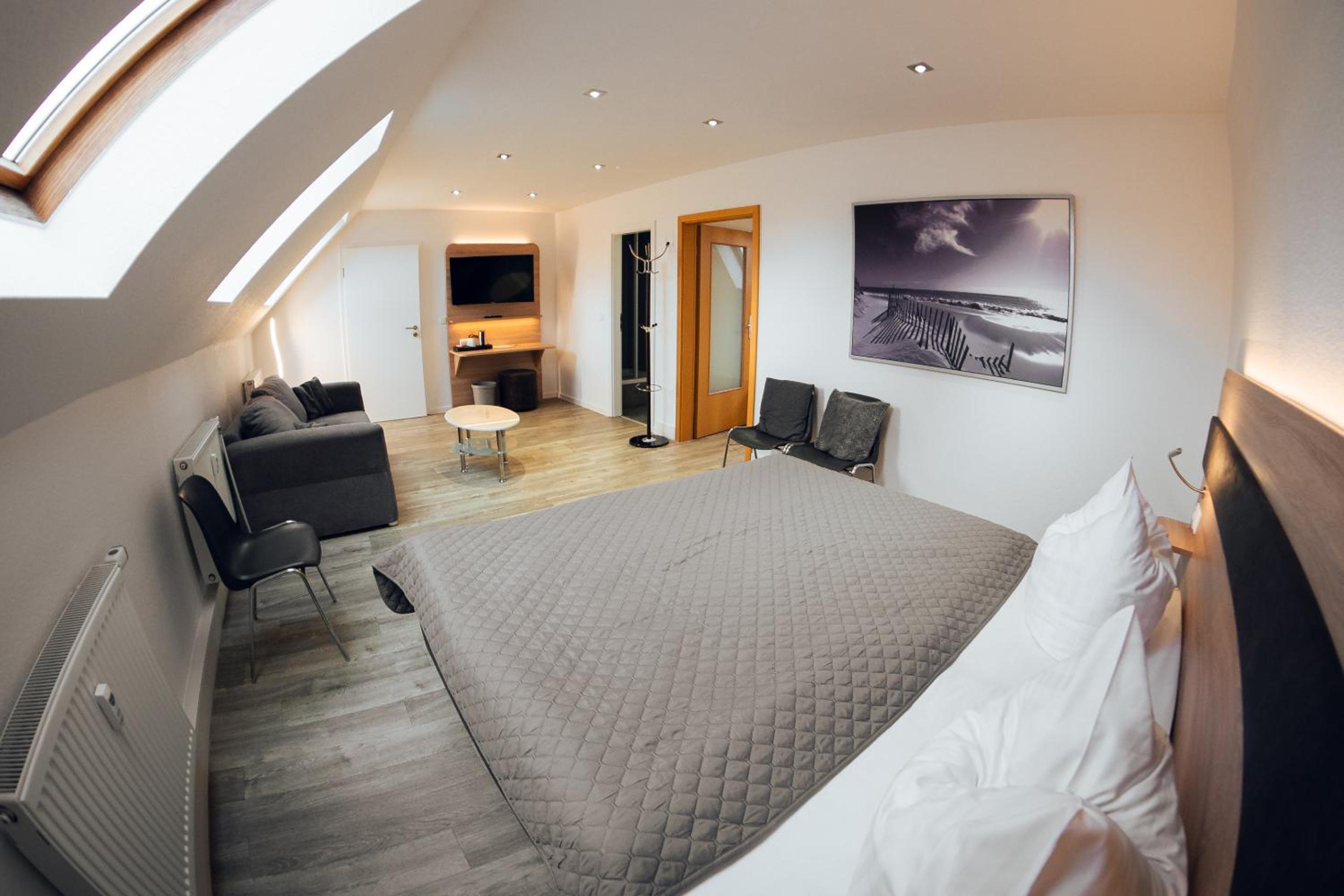 One-Bedroom Suite - Photo 30