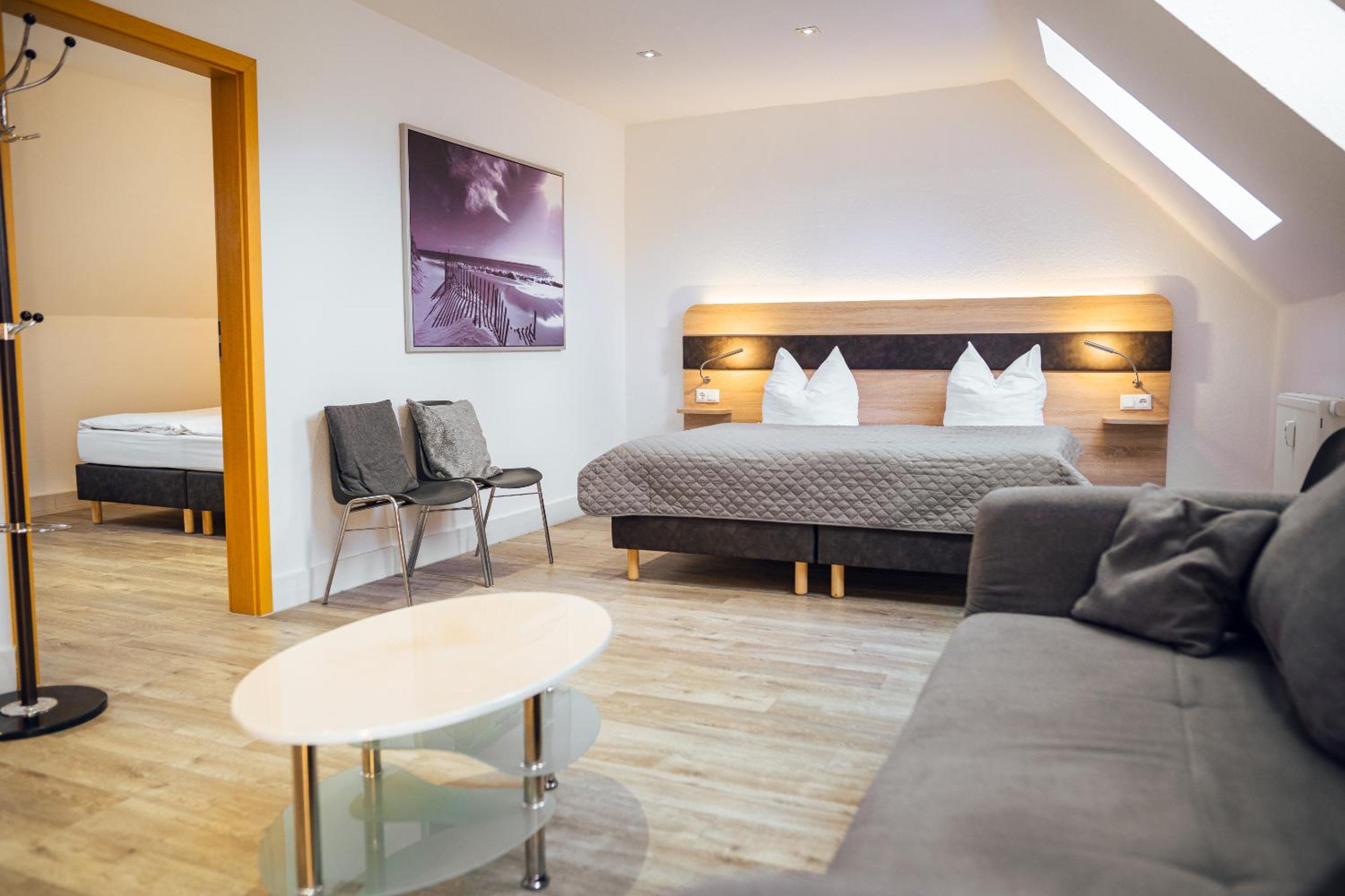 One-Bedroom Suite - Photo 10