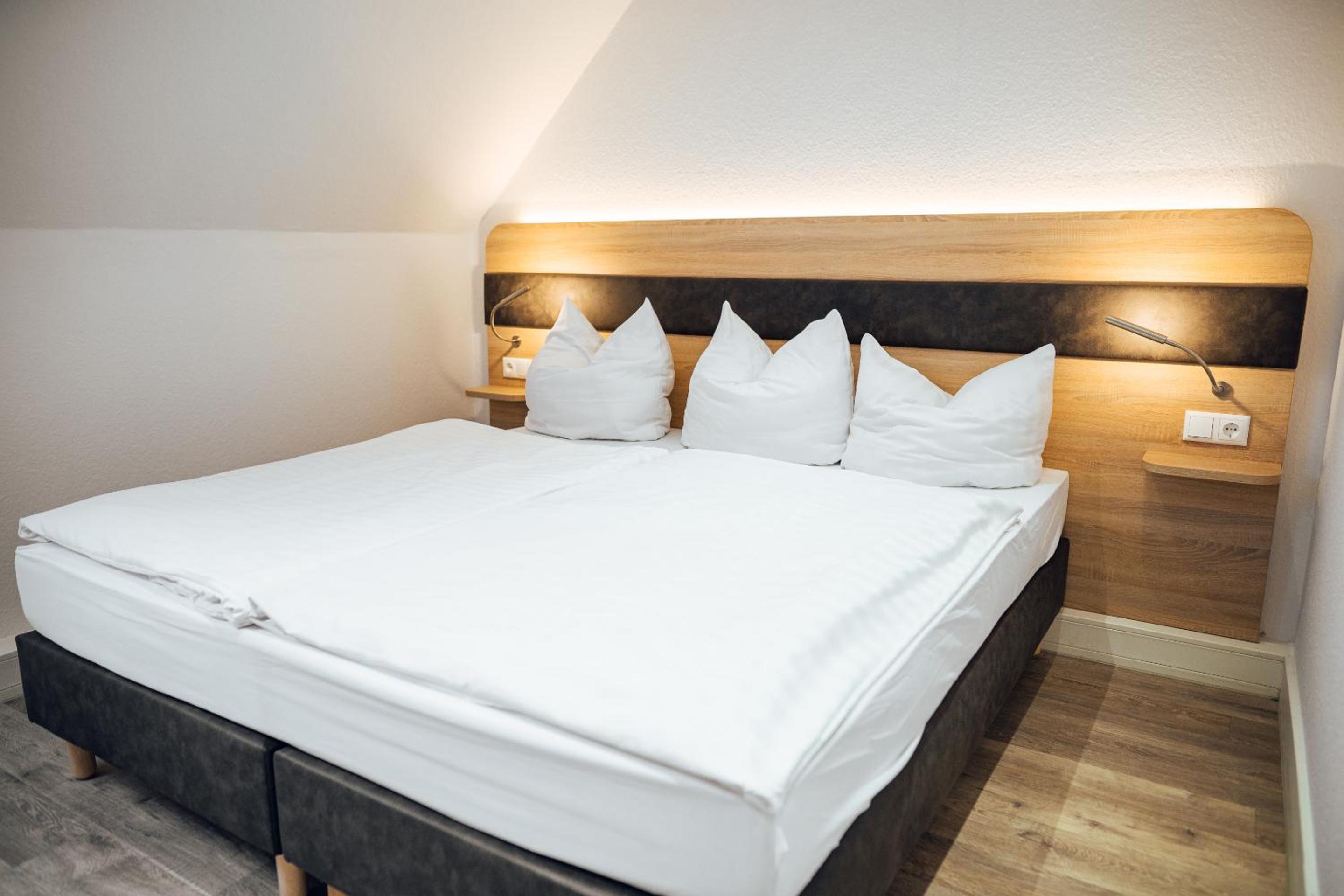 One-Bedroom Suite - Photo 7