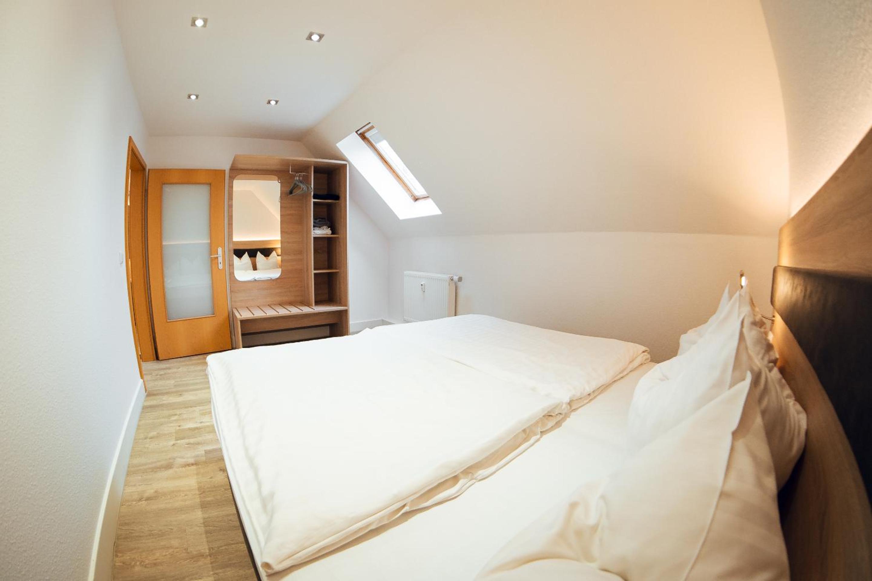 One-Bedroom Suite - Photo 9