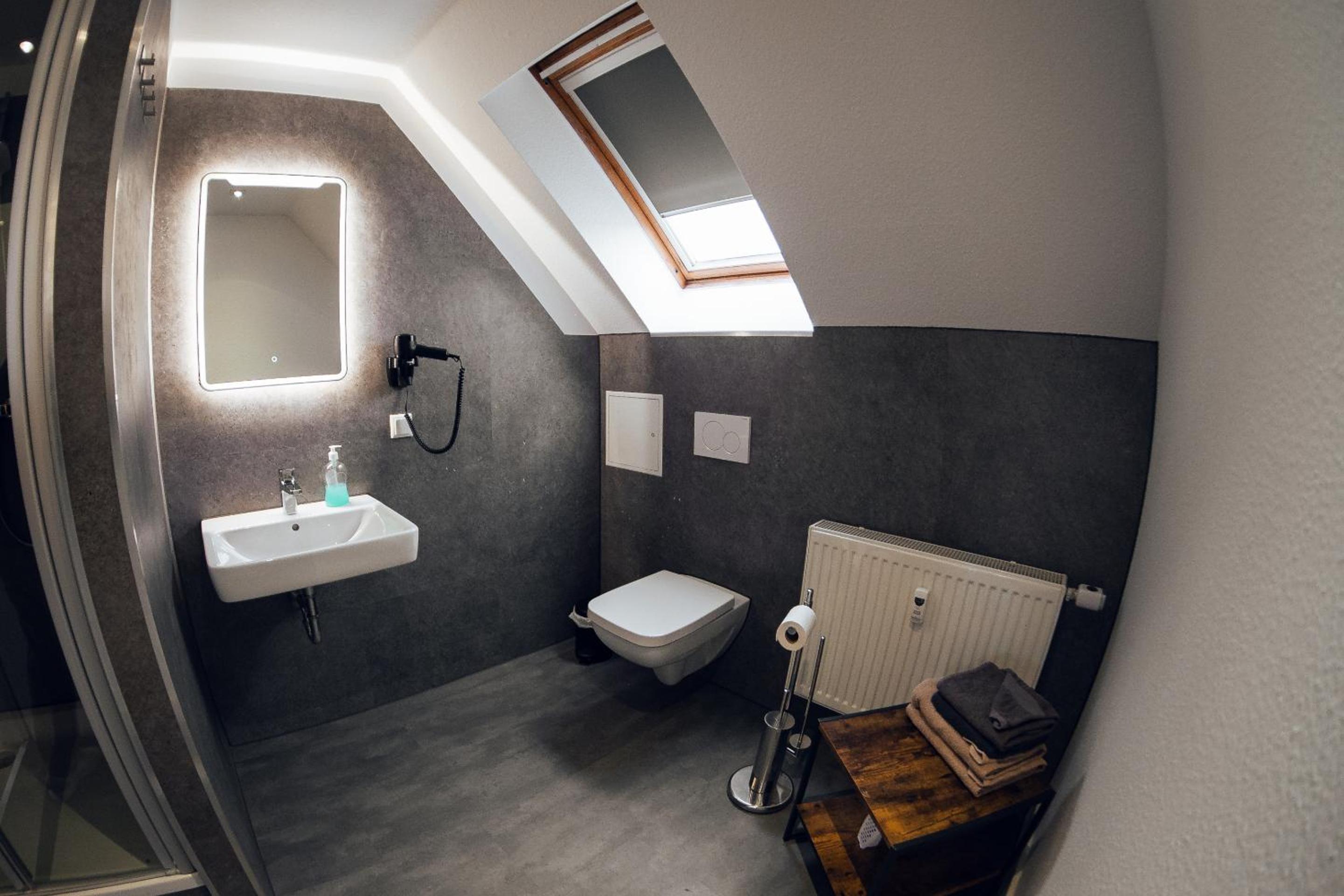One-Bedroom Suite - Photo 2