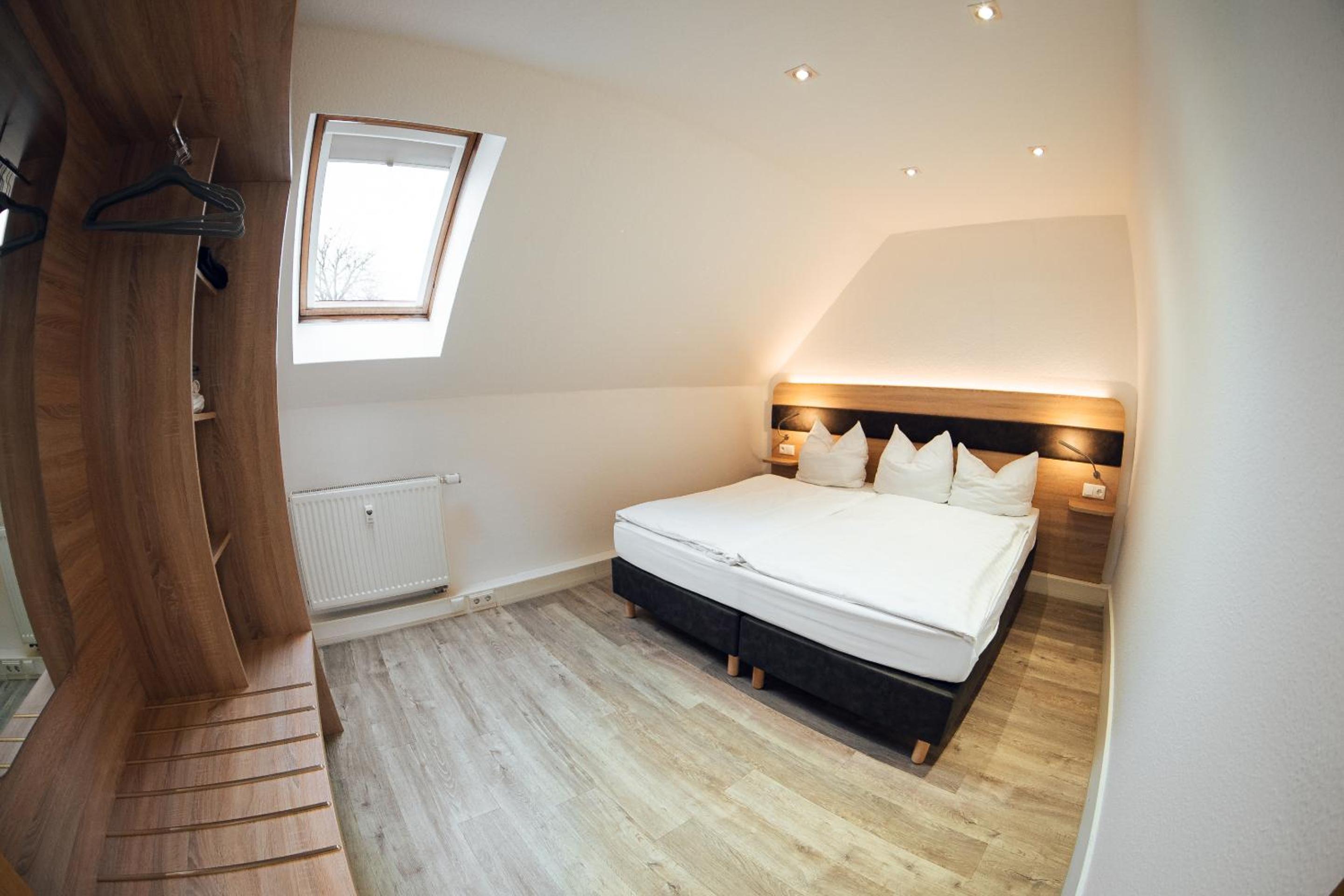 One-Bedroom Suite - Photo 31