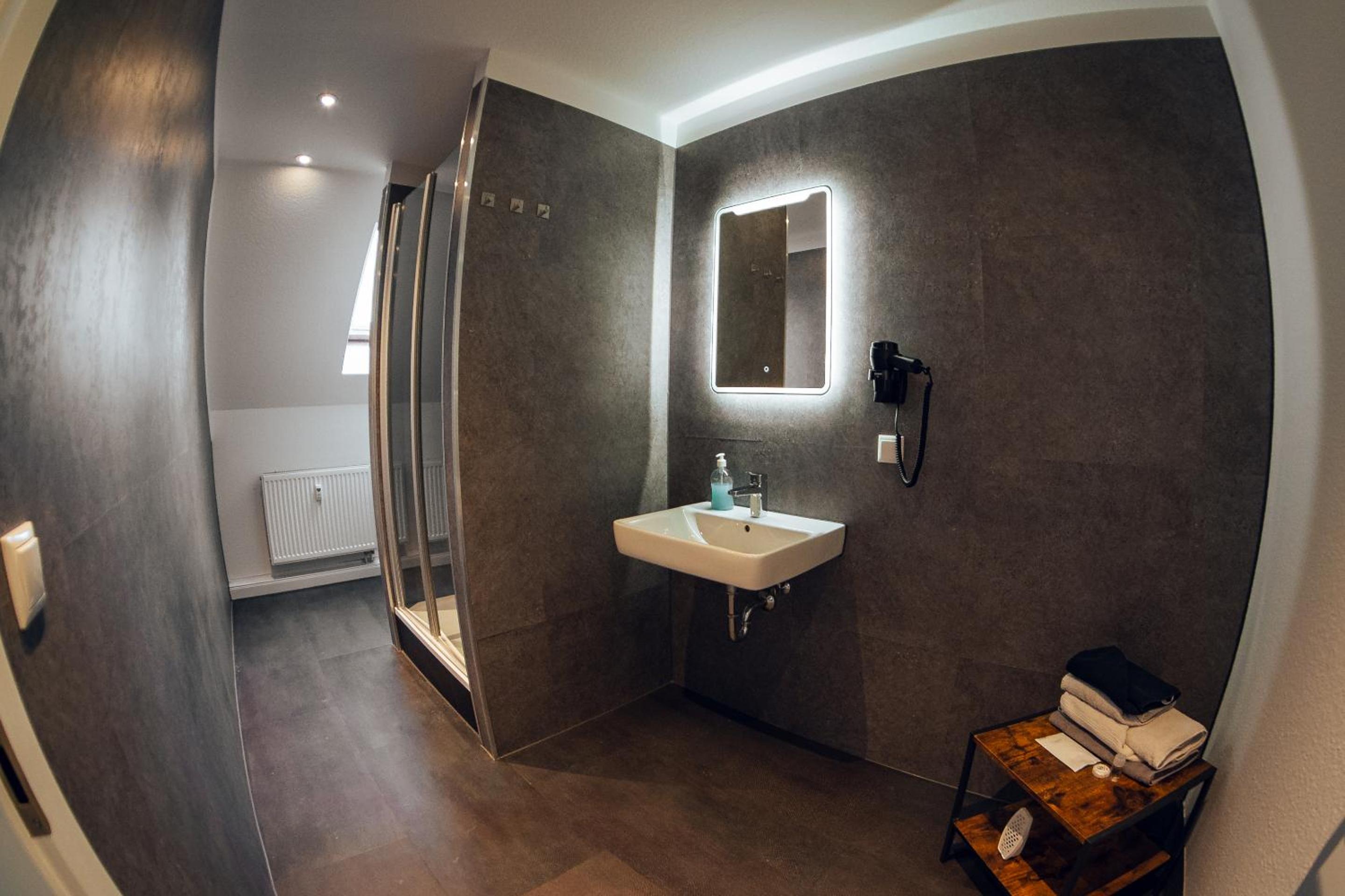 Deluxe Triple Room - Photo 13