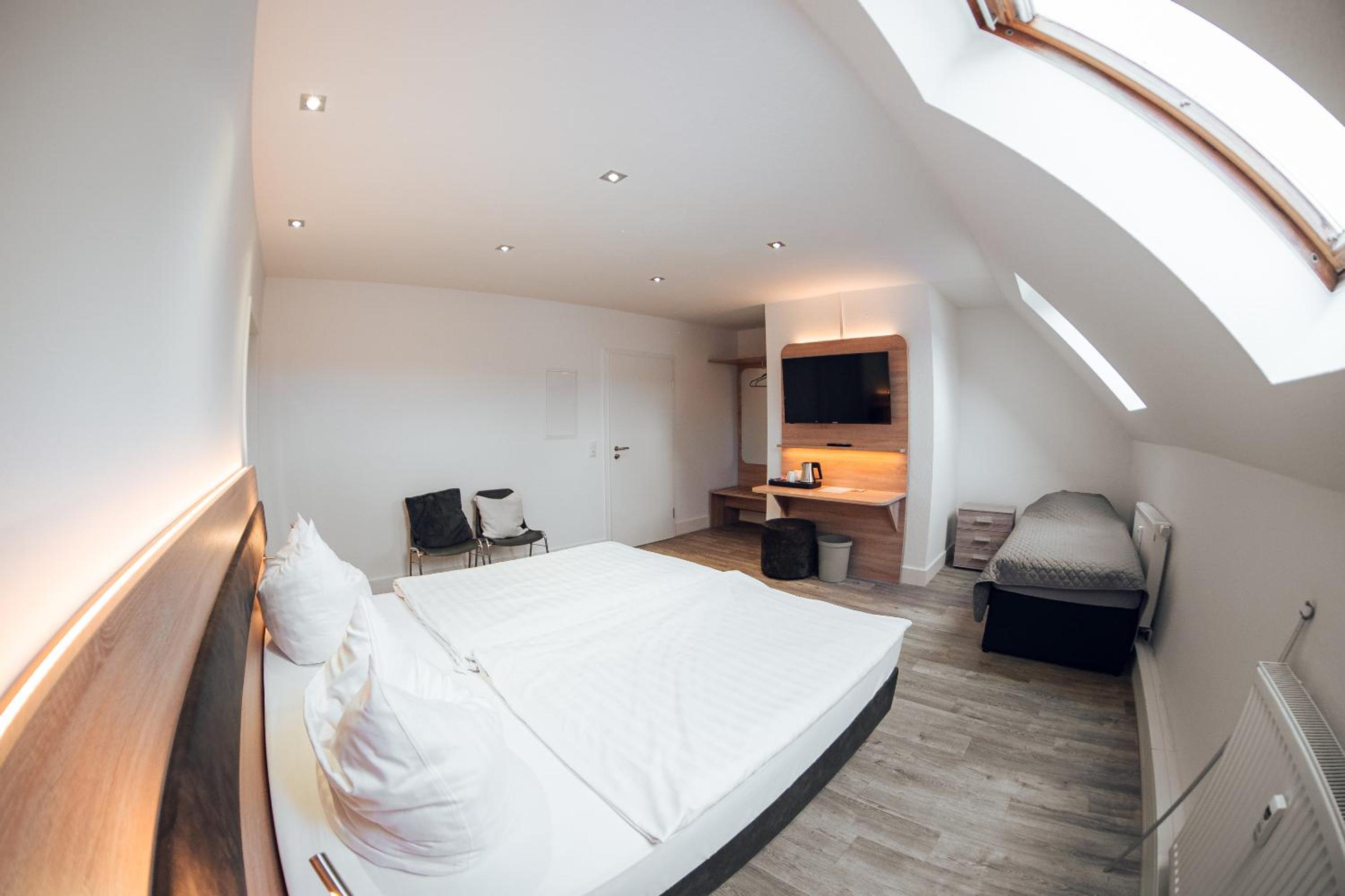 Deluxe Triple Room - Photo 27