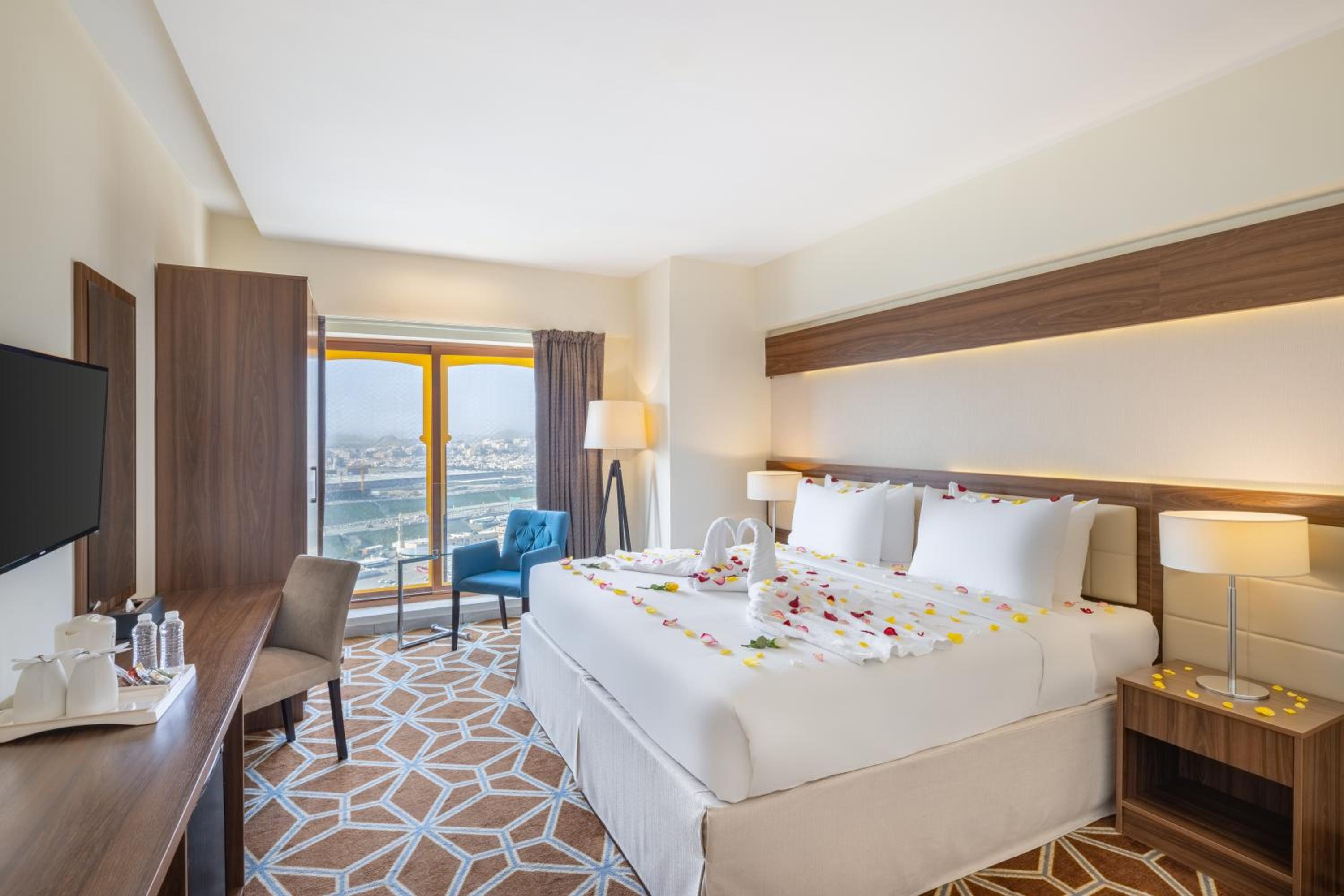 Executive Suite - Photo 1