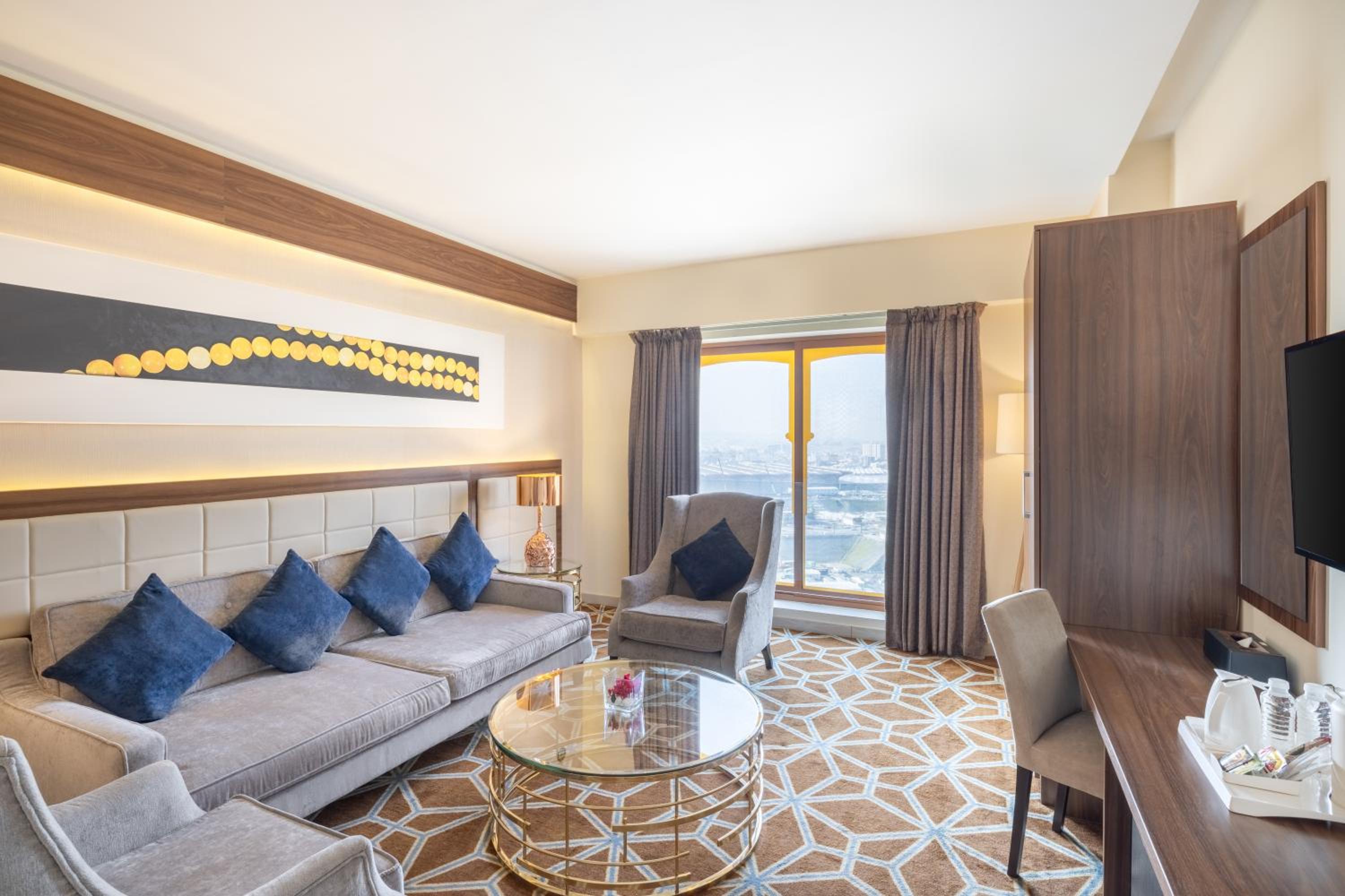 Executive Suite - Photo 7