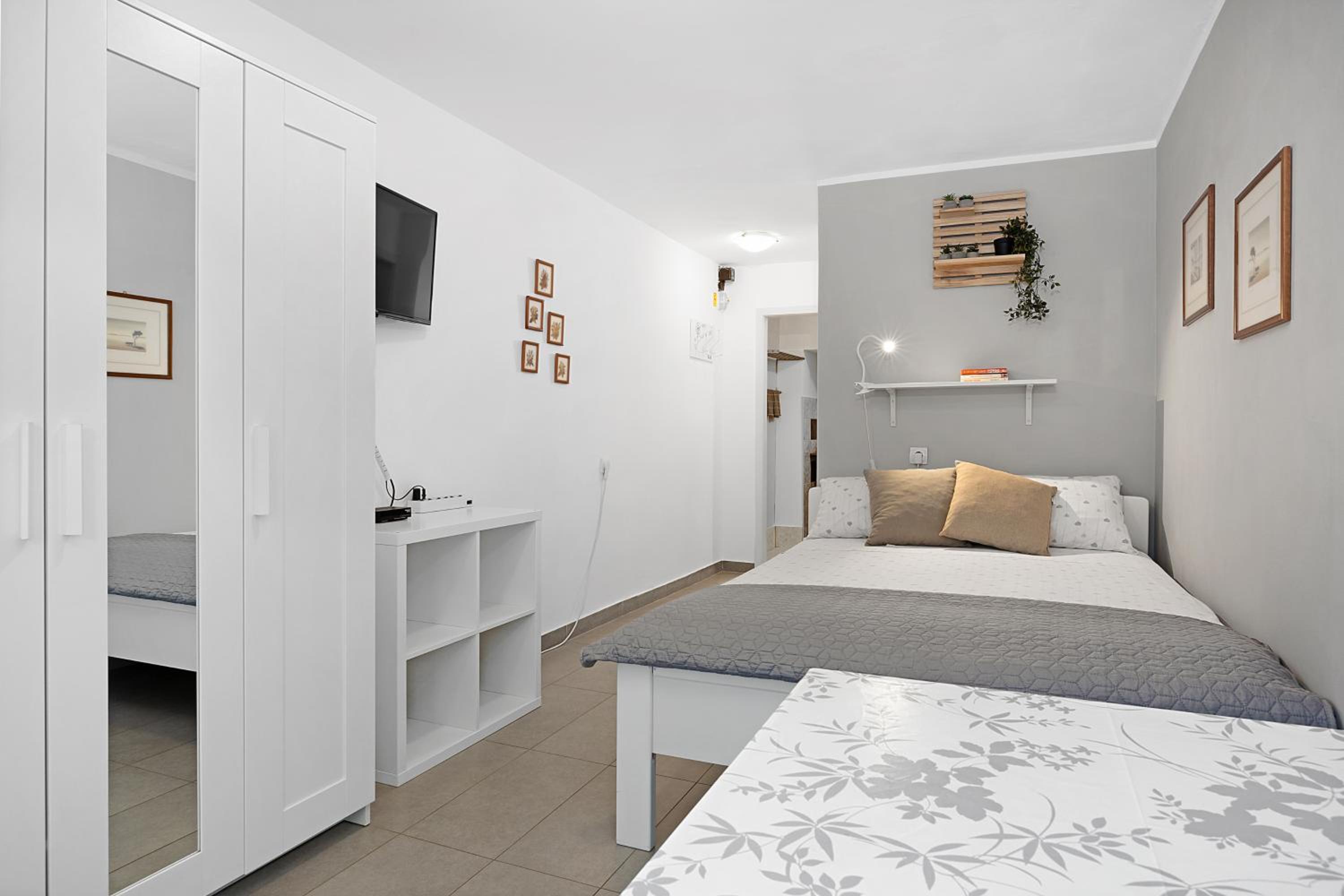 Apartment with Garden View