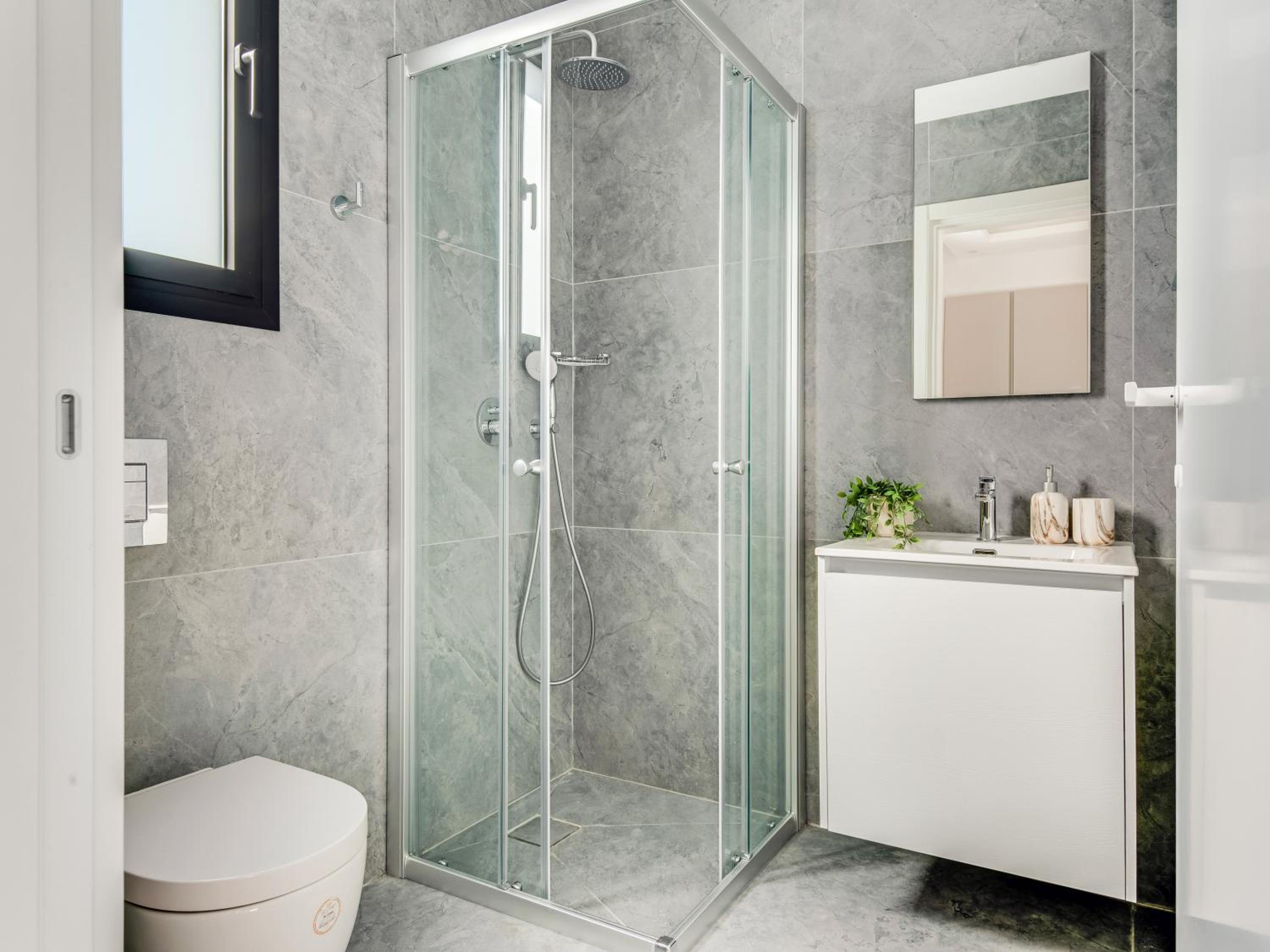 Single Room With Private Bathroom photo 2