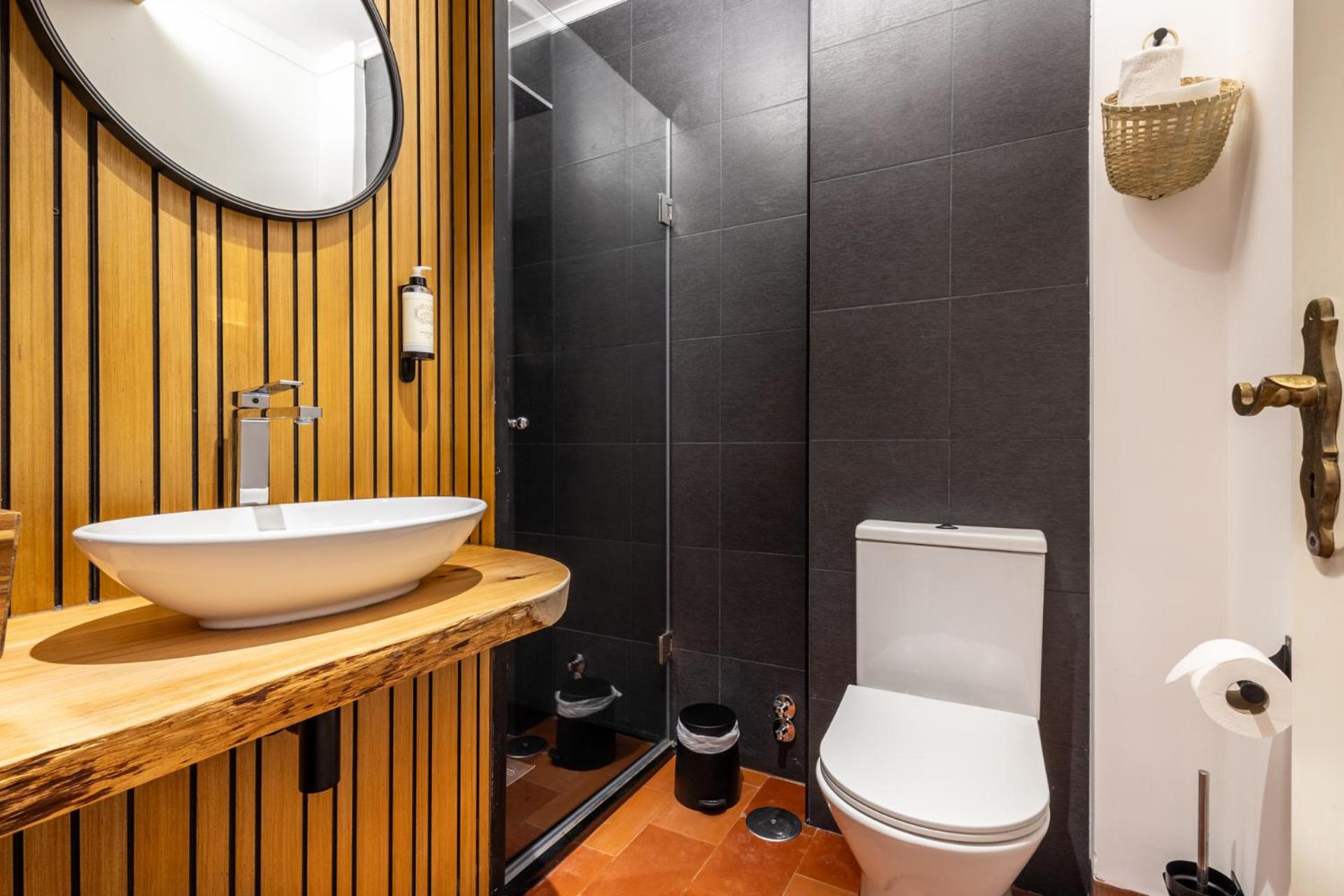 Twin Room with Private Bathroom - Photo 6