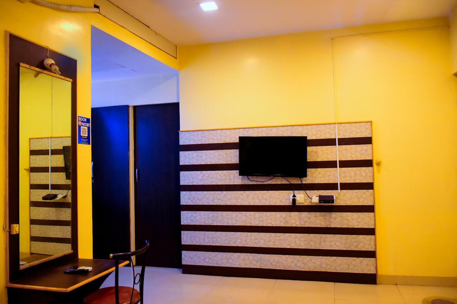 Deluxe Room - Photo 13