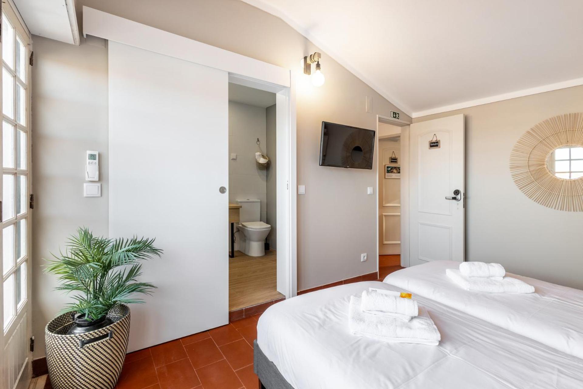 Deluxe Twin Room photo 2