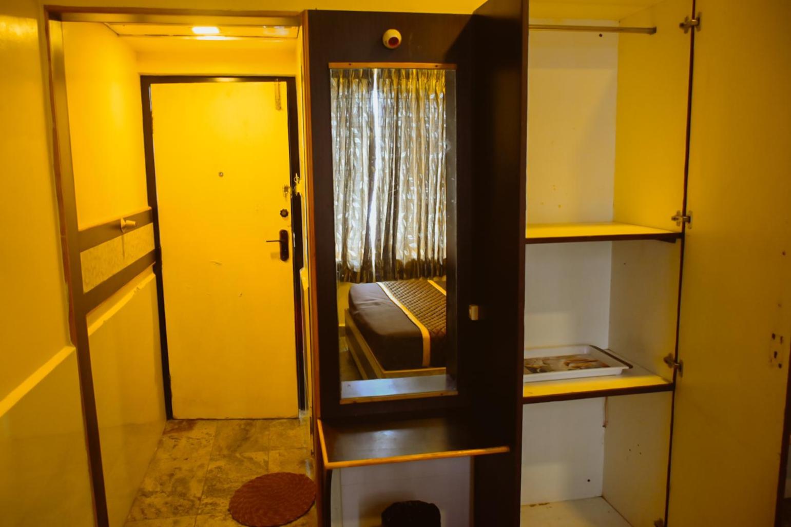 Deluxe Room - Photo 12