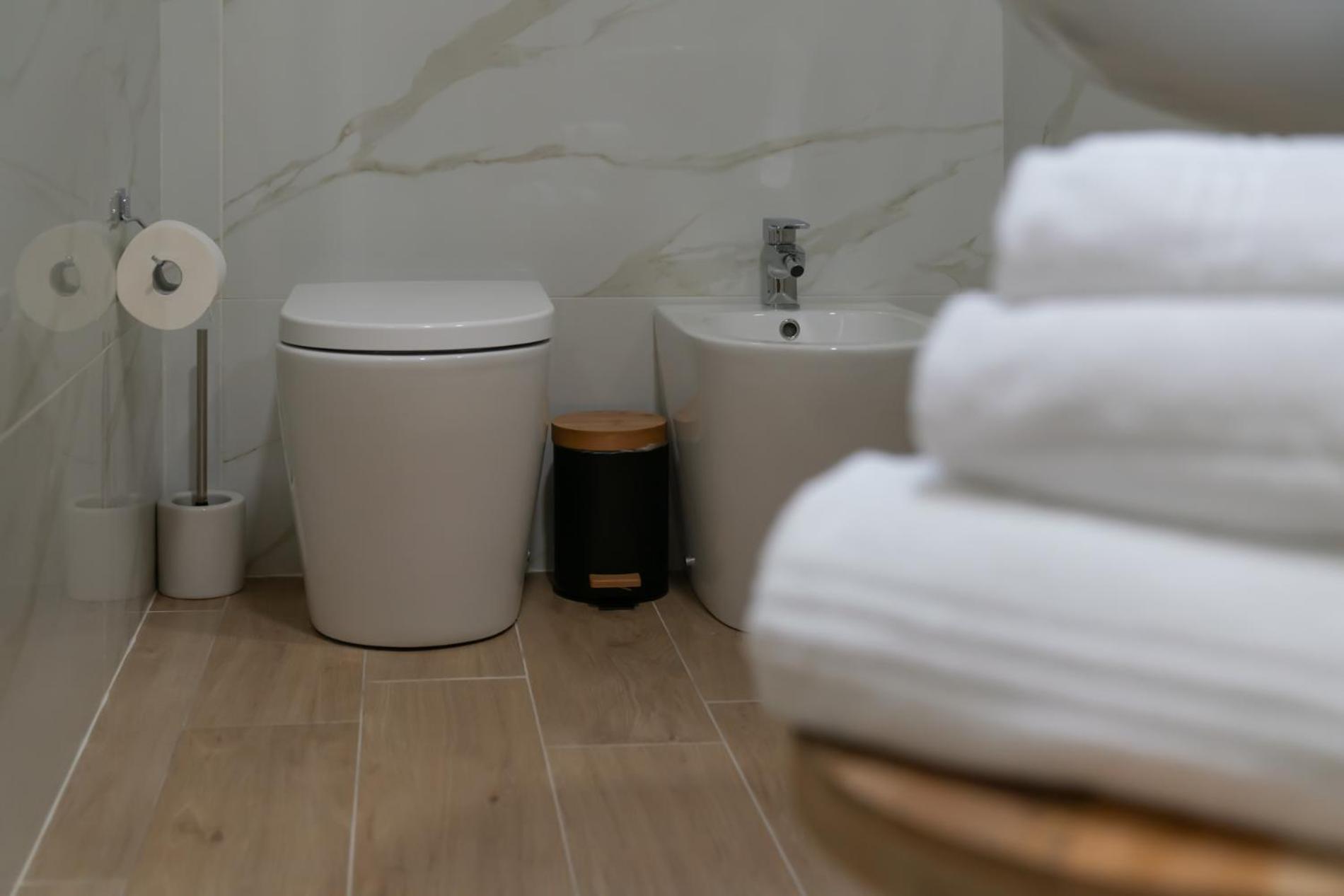 Twin Room with Private Bathroom photo 2