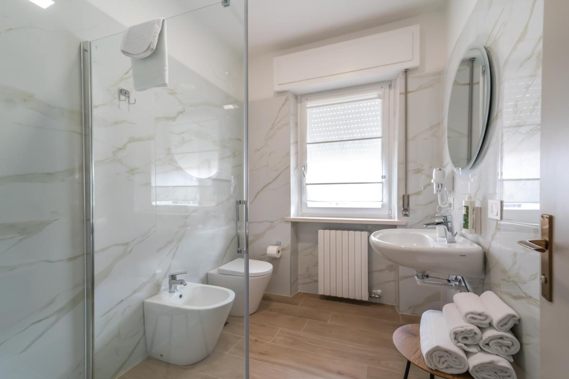 Double or Twin Room with Private Bathroom photo 2