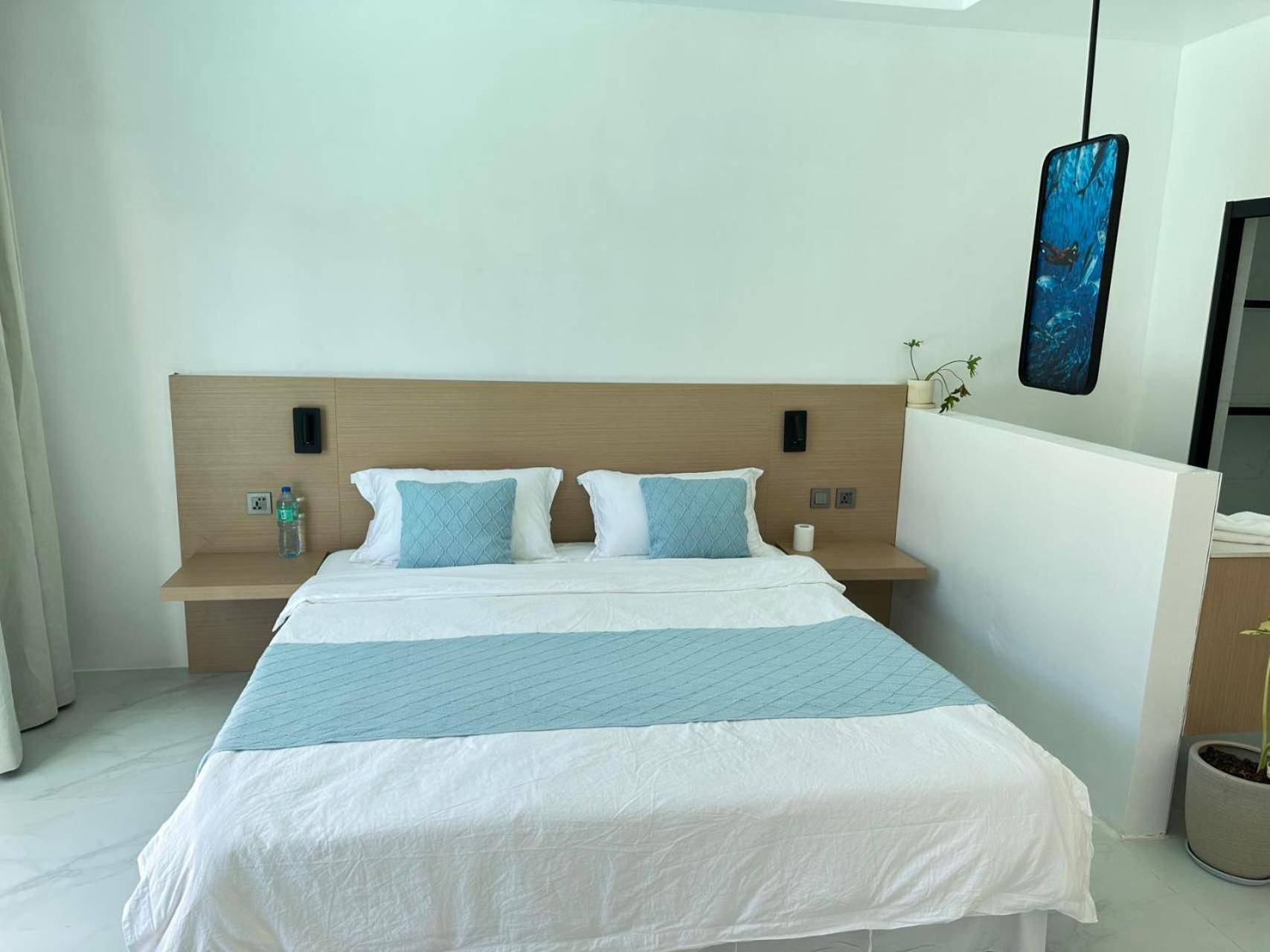 Queen Room with Pool View photo 3
