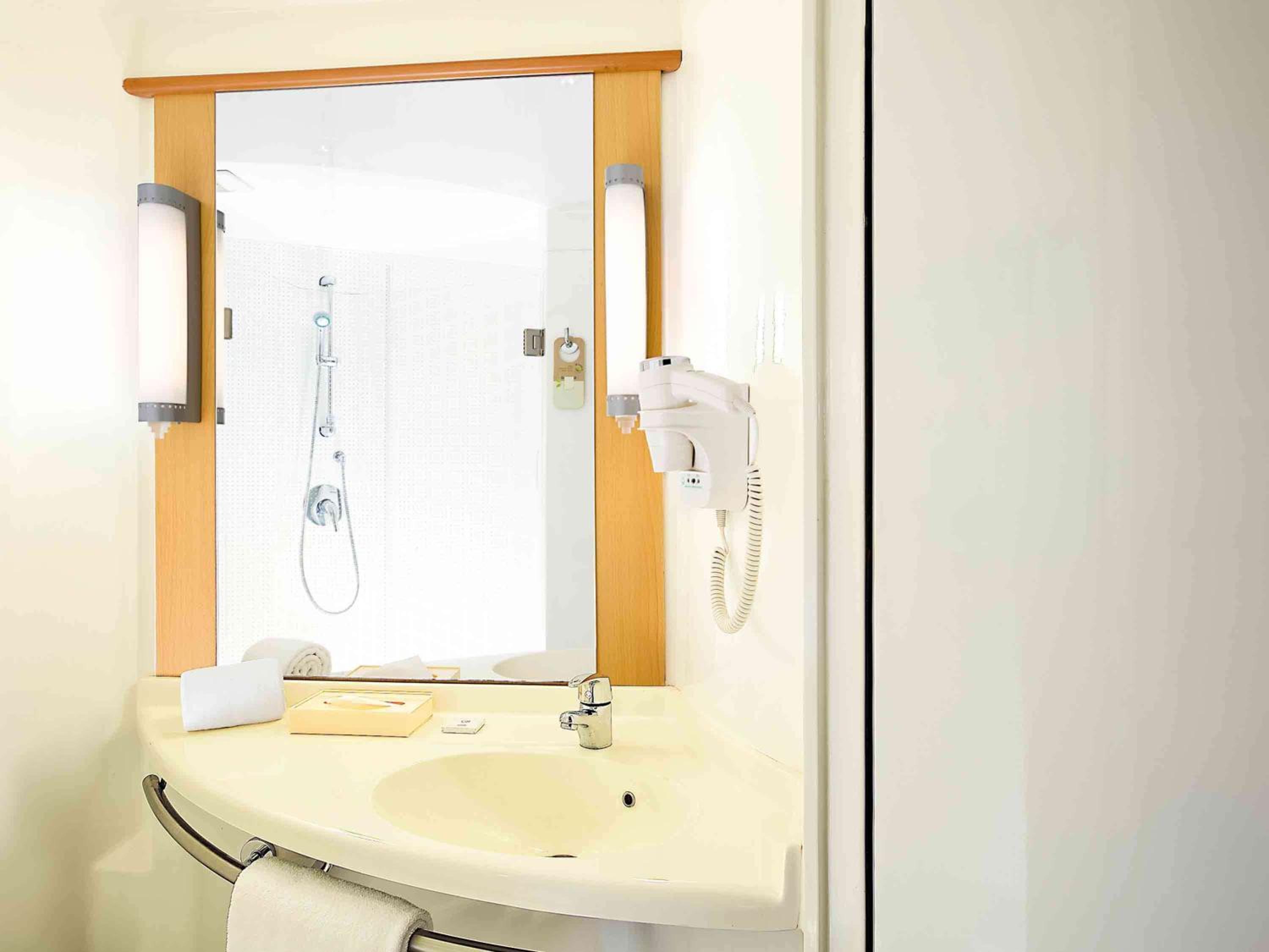 Standard Twin Room with 25% Discount on F&B, 2 Piece Laundry, Happy hours 1+1,Complimentary Early Check-in from 1000hrs and Late Checkout till 1600 (Subject to availability) - Photo 3
