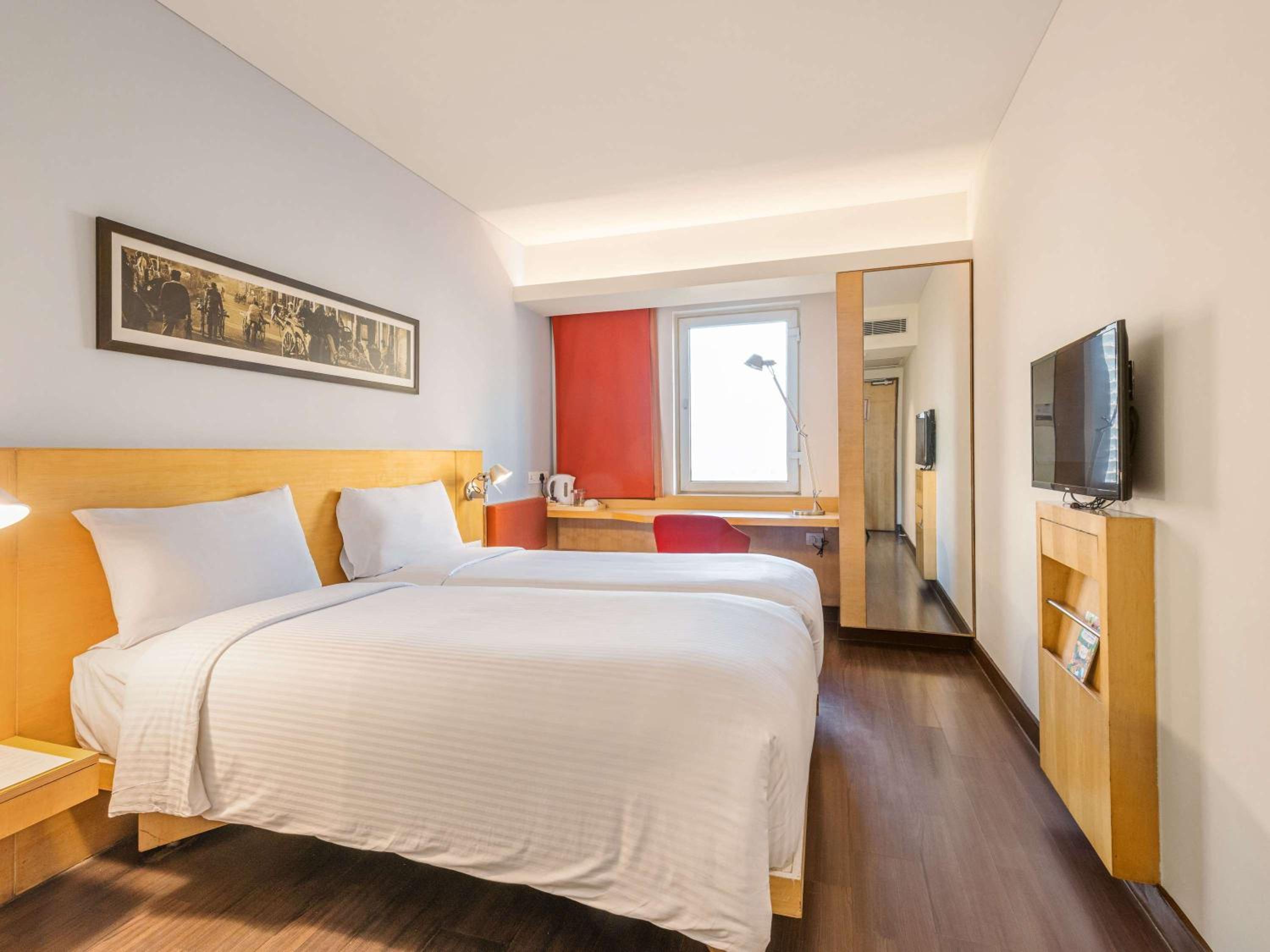 Standard Queen Room with 25% Discount on F&B, 2 Piece Laundry, Happy hours 1+1,Complimentary Early Check-in from 1000hrs and Late Checkout till 1600 (Subject to availability) - Photo 1
