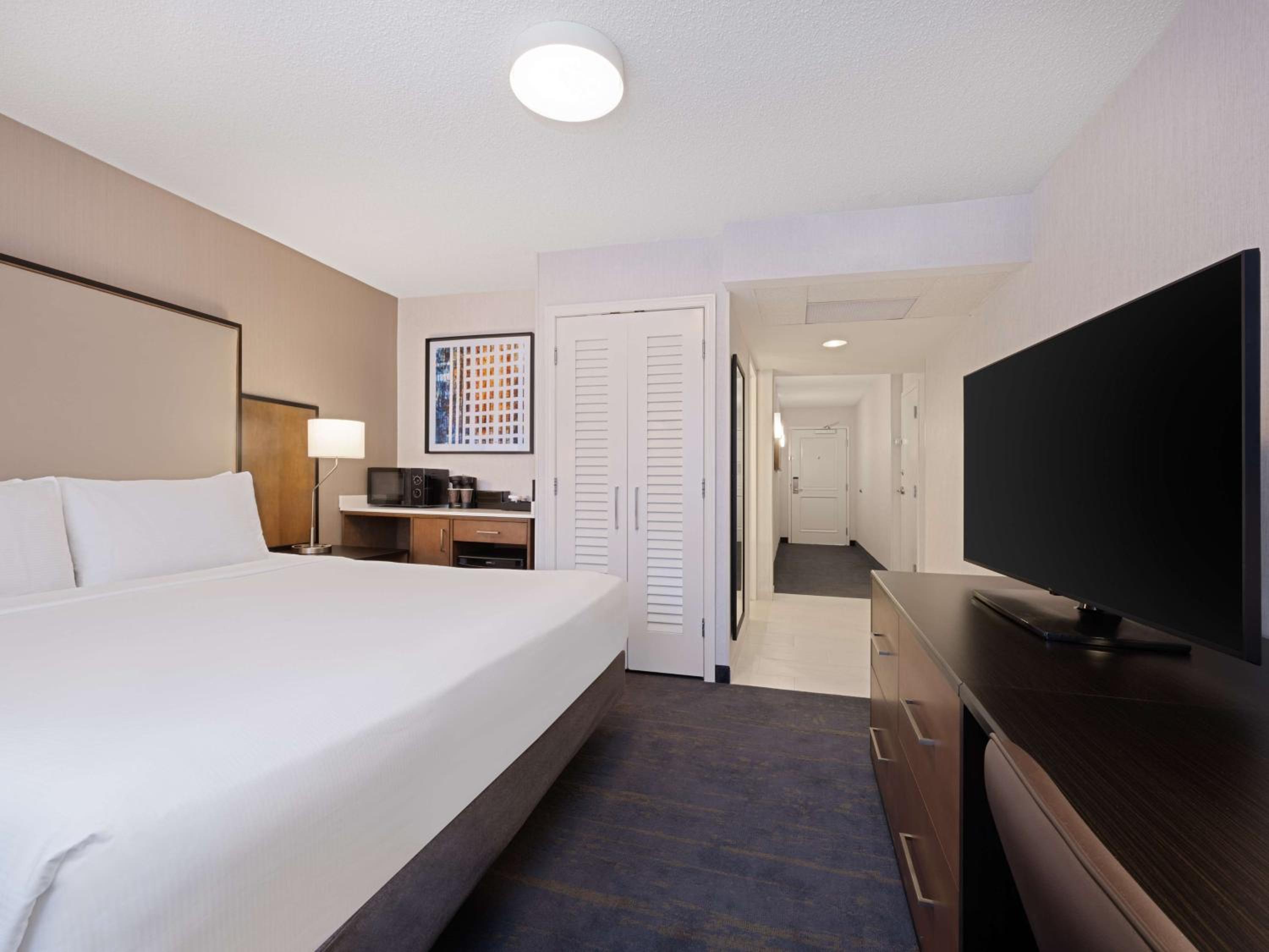King Room - Non-Smoking - Photo 2