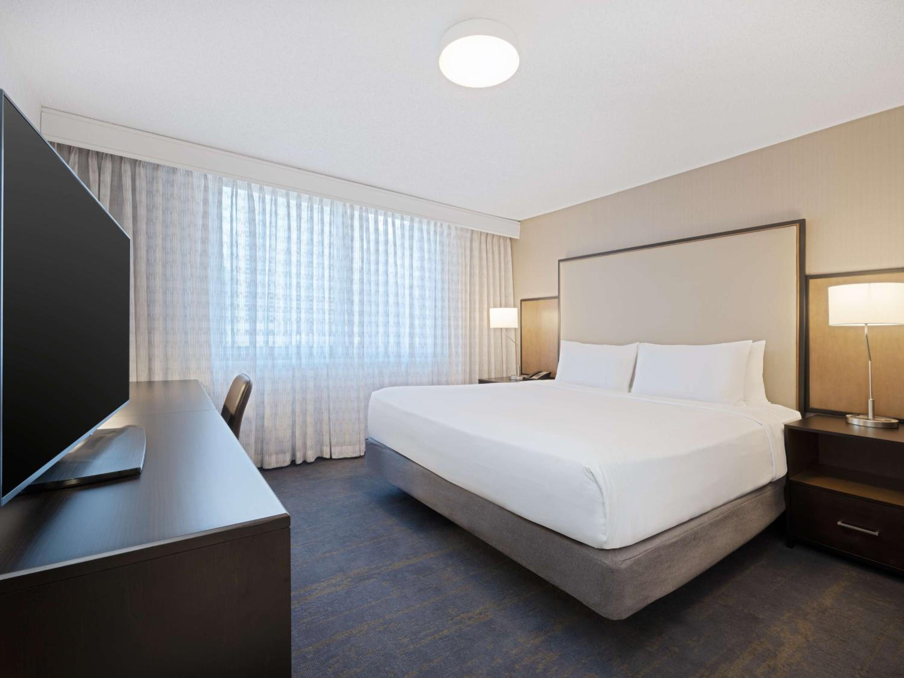 King Room - Non-Smoking - Photo 4