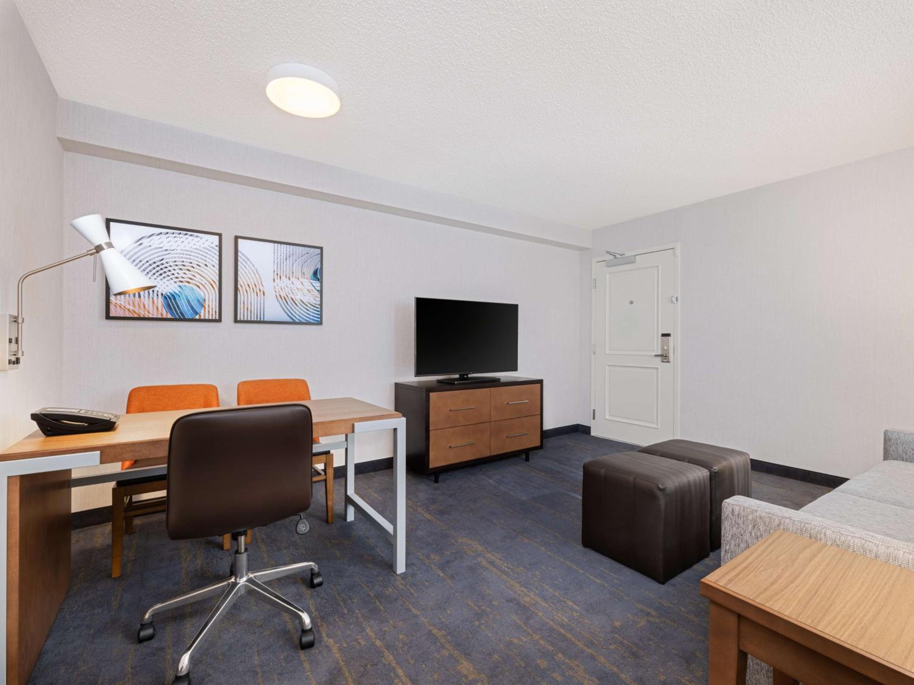 Two-Room King Suite - Non-Smoking - Photo 6