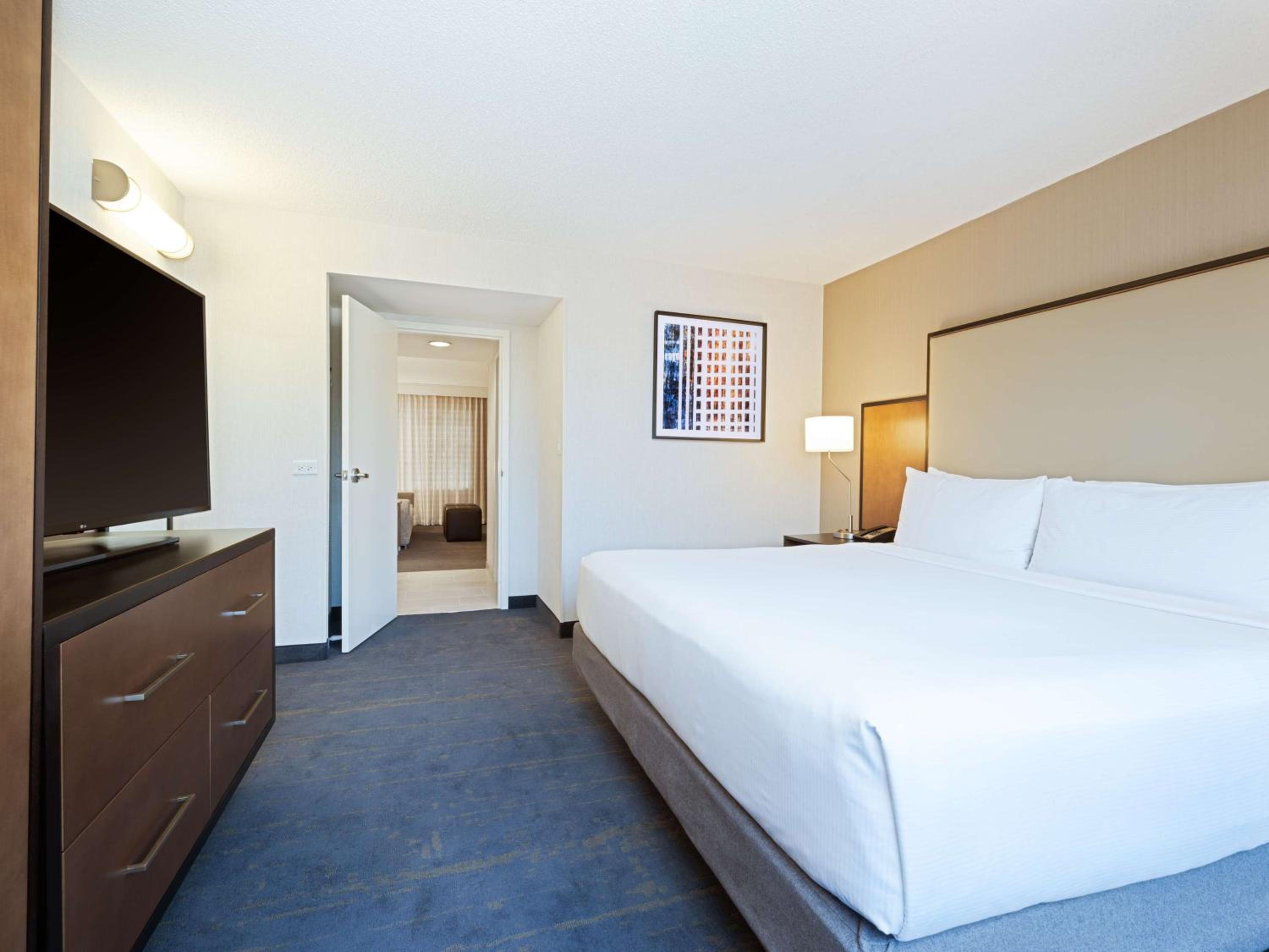 Two-Room King Suite - Non-Smoking - Photo 2