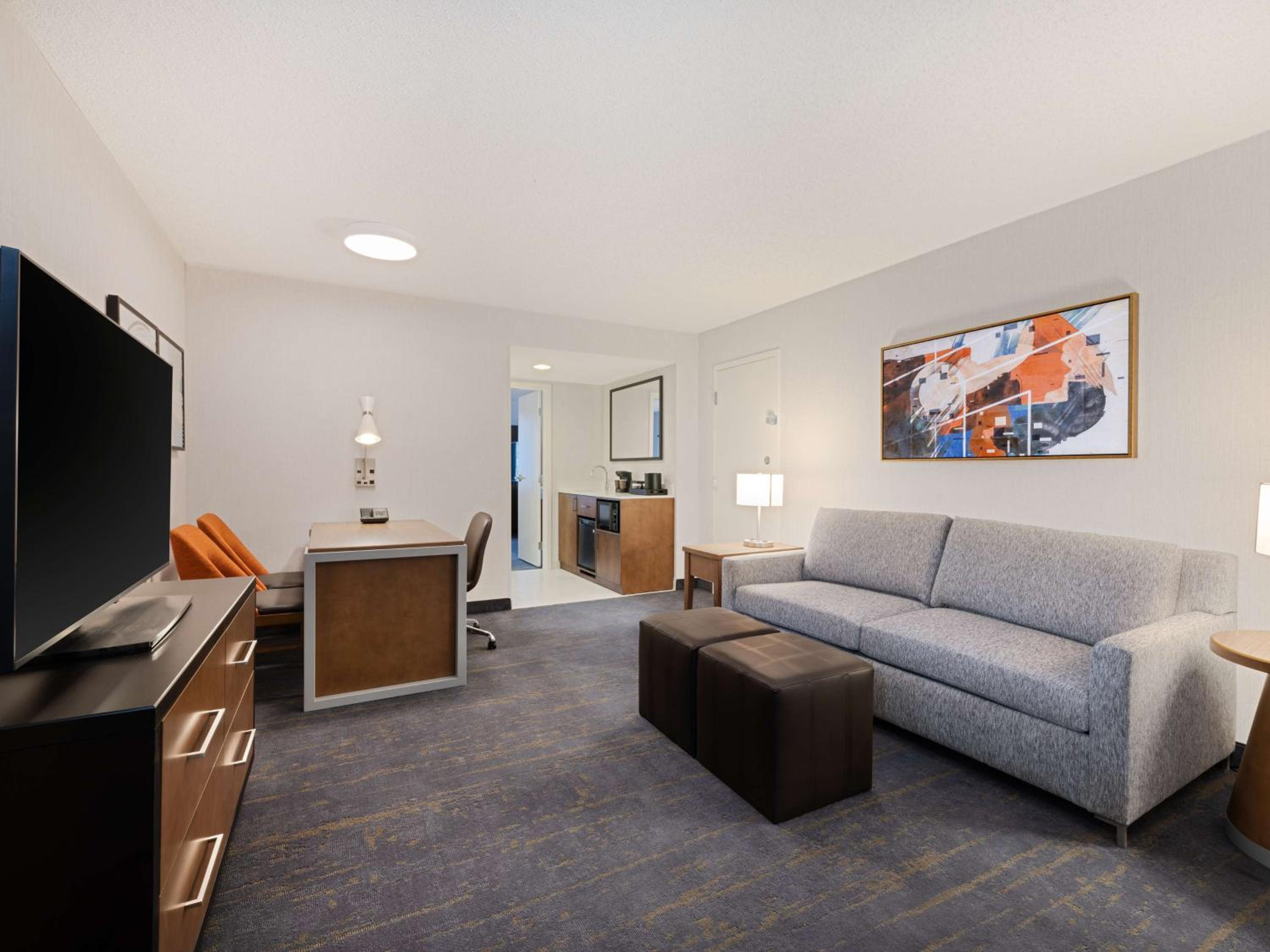 Two-Room King Suite - Non-Smoking - Photo 4
