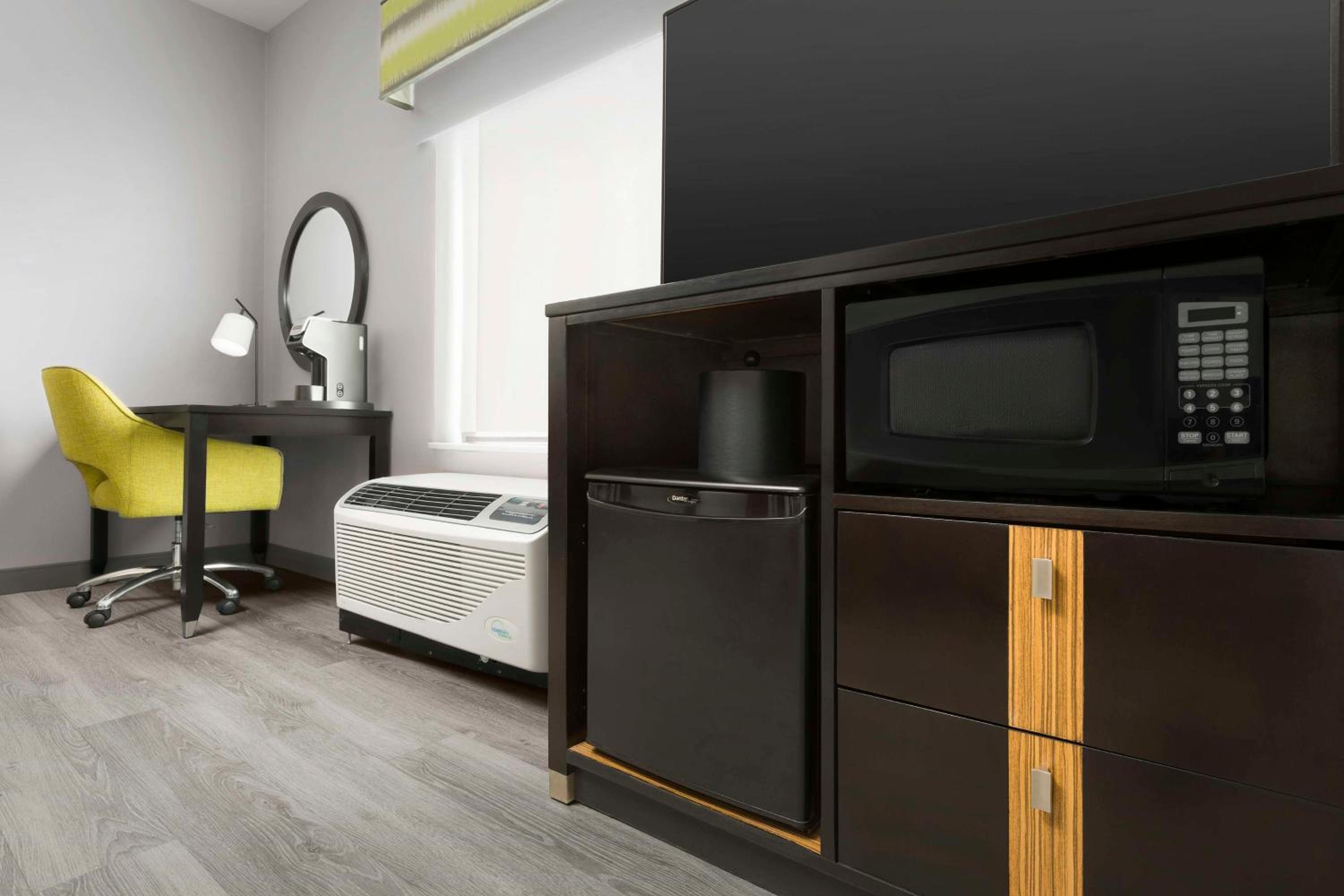 Queen Room with Two Queen Beds - Hearing Access/Non-Smoking