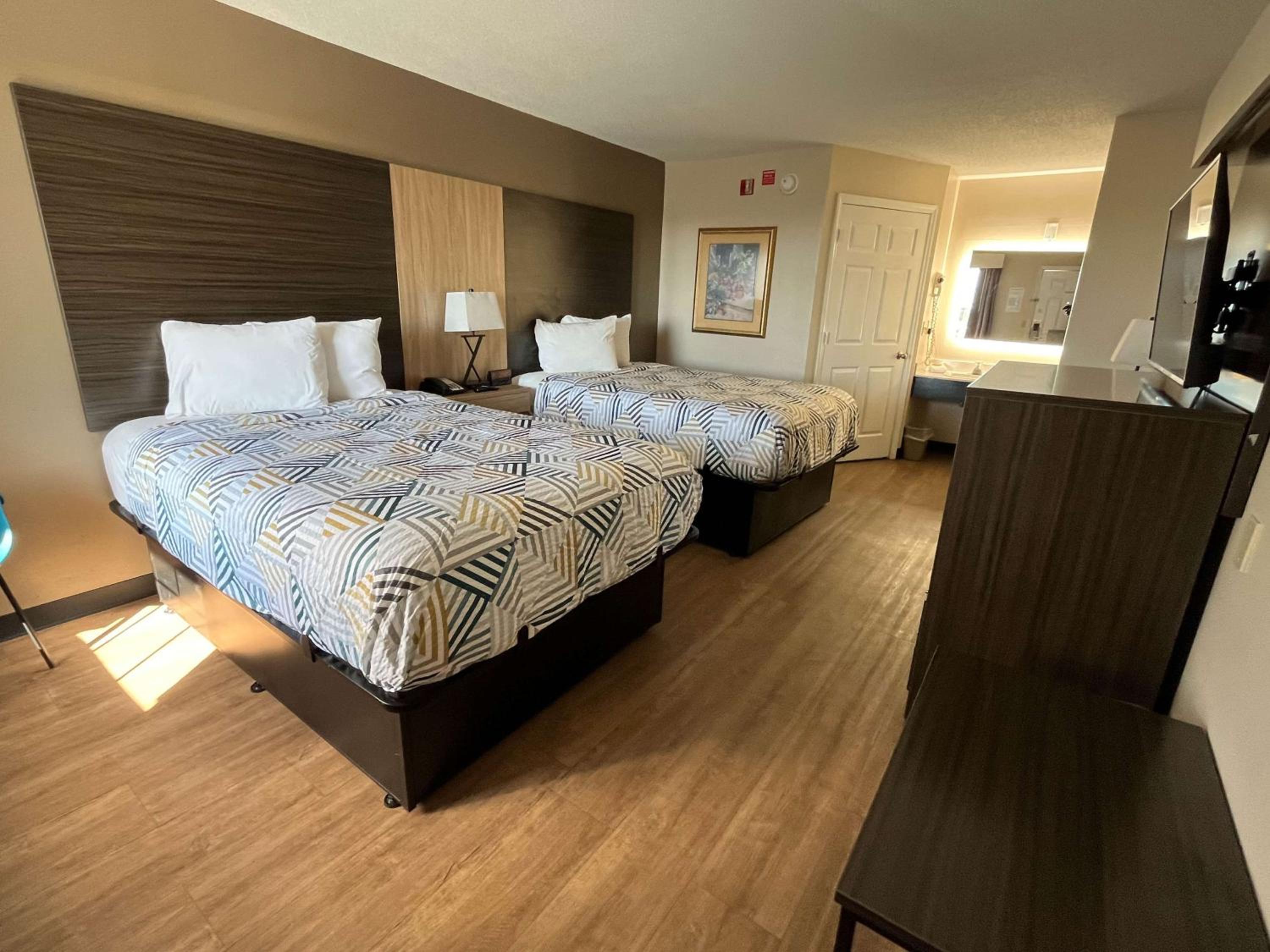 Quadruple Room - Non-Smoking - Photo 5