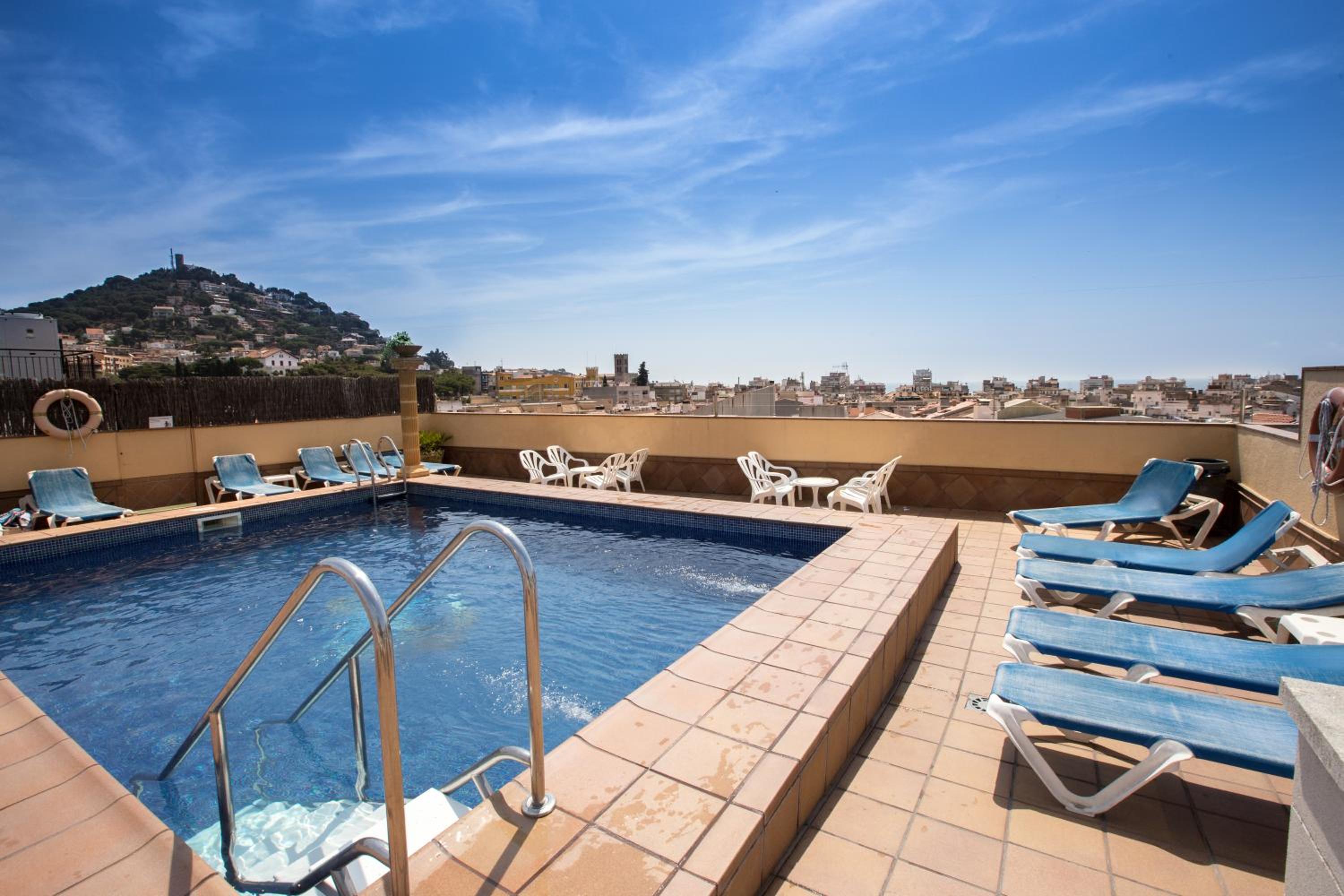 Standard Triple Room (2 Adults + 1 Child) with Balcony photo 2