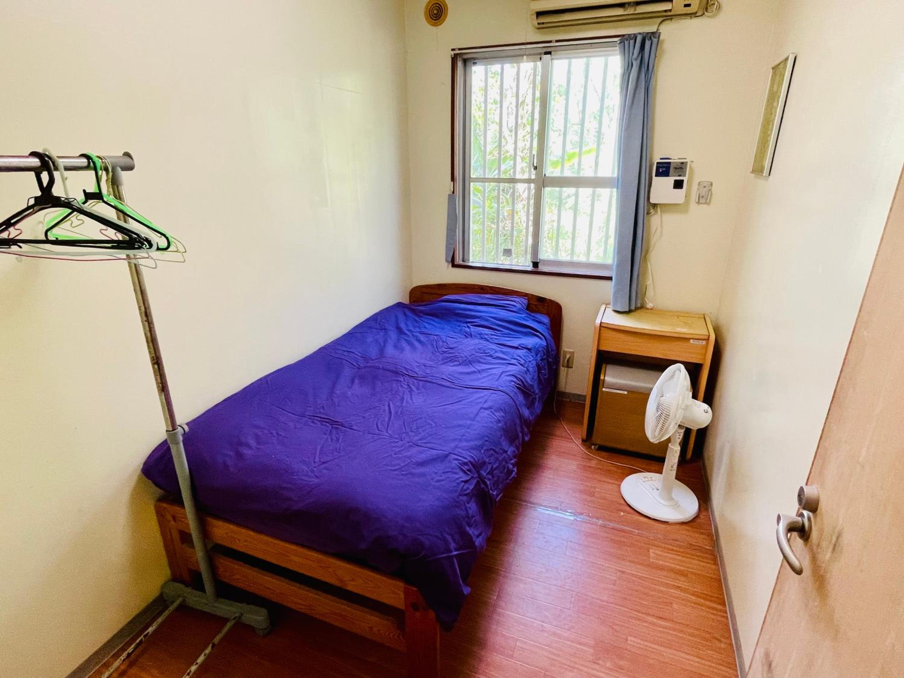 Single Room with Shared Shower and Toilet photo 2