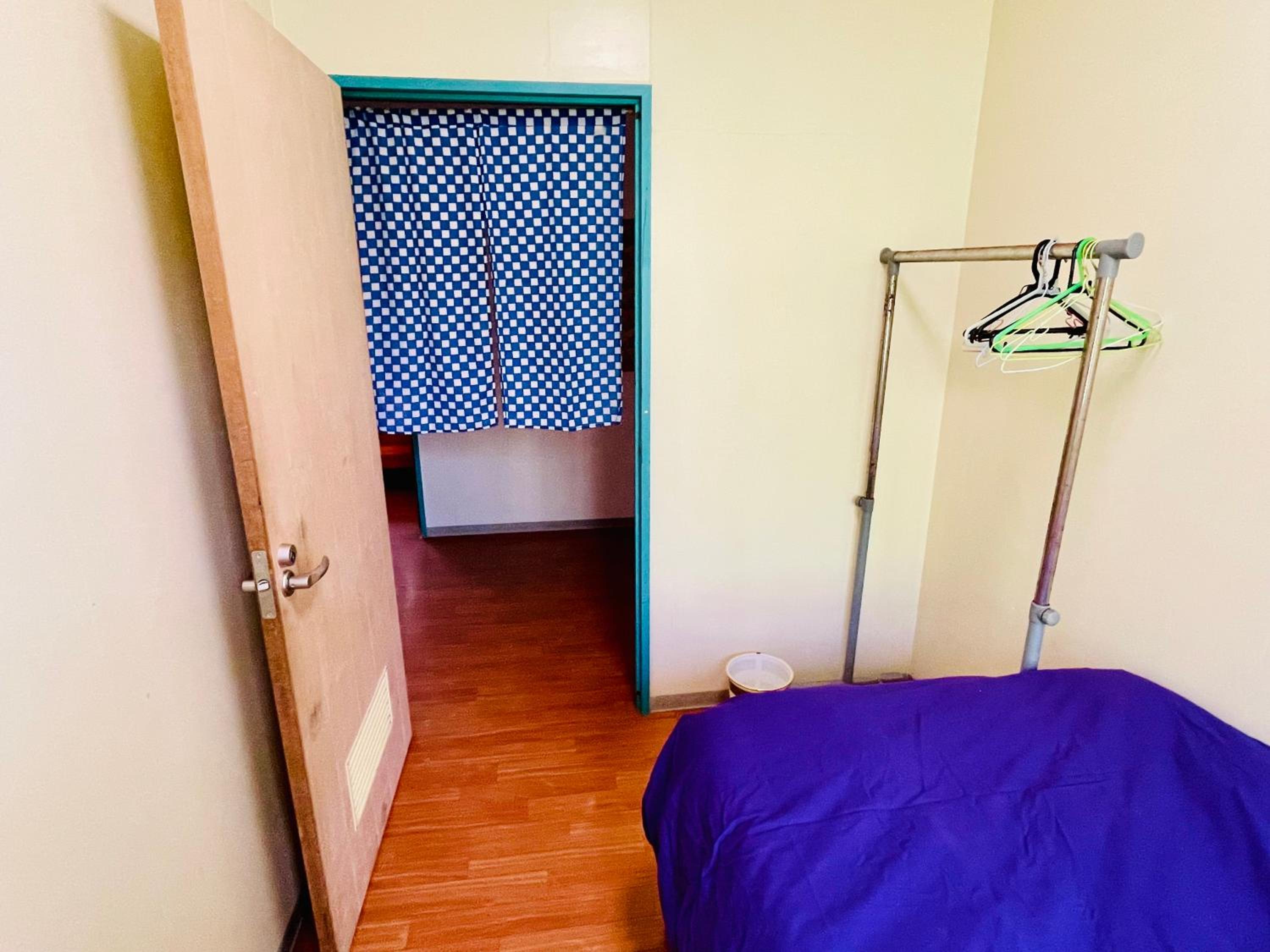 Single Room with Shared Shower and Toilet photo 1